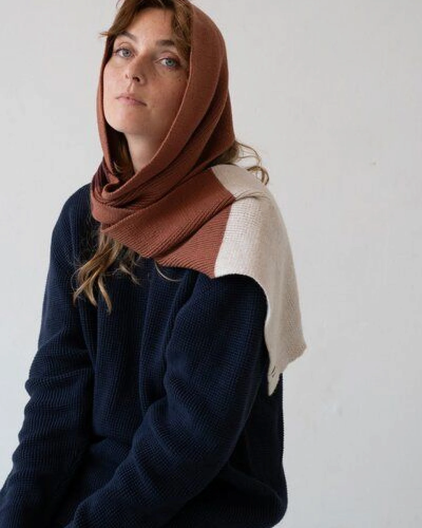 TIRALAHILACHA Tayo chunky wool scarf in three-tone – Ansicht 2