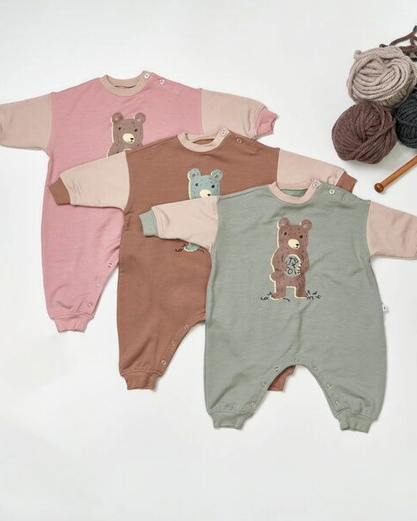 tetoi-vienna TENCEL Babyoverall "Alpenflausch Bär" kuscheliger Strampler – Ansicht 2
