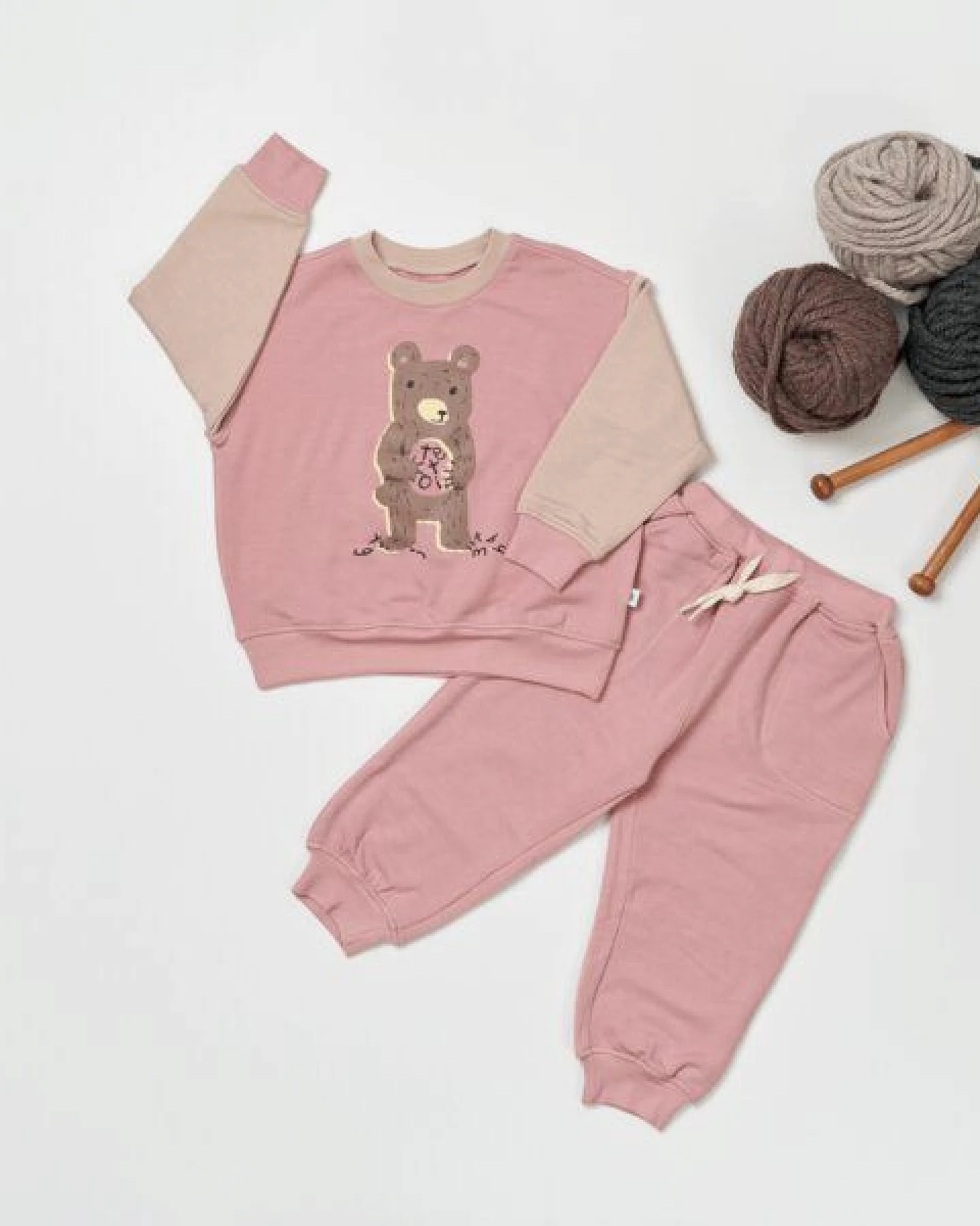 tetoi-vienna TENCEL kuscheliges Kinder Sweatshirt Hose Set "Alpenflausch Bär" – Ansicht 3