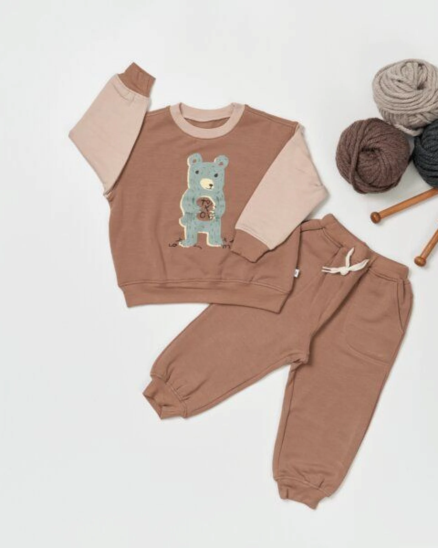 tetoi-vienna TENCEL kuscheliges Kinder Sweatshirt Hose Set "Alpenflausch Bär" – Ansicht 3