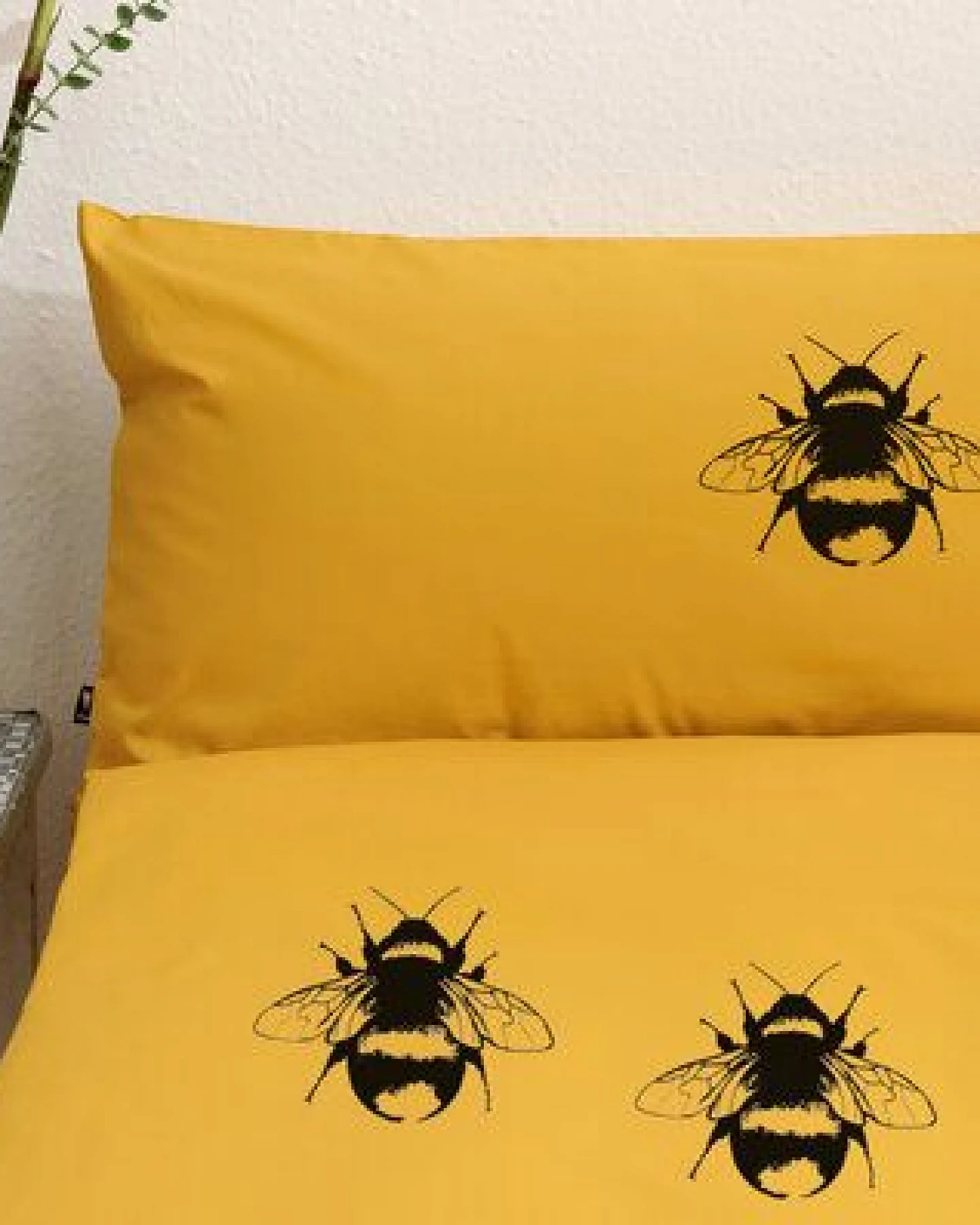 Hirschkind Handbedruckte Bio-Bettwäsche 'Erdhummel' curry – Ansicht 3