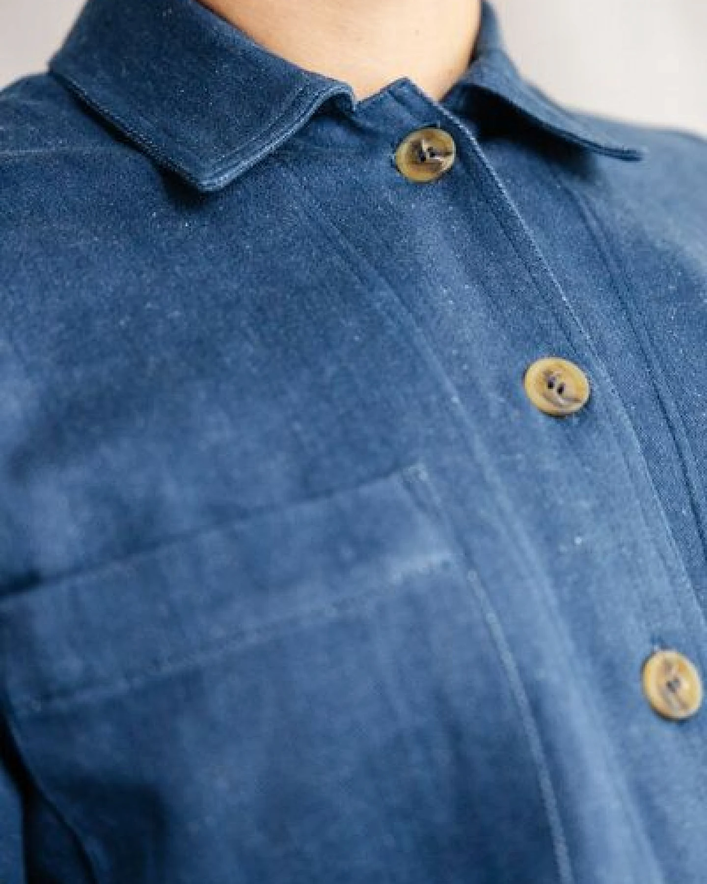 Jyoti - Fair Works Bio-Baumwolldenim Shacket Kalagi – Ansicht 2
