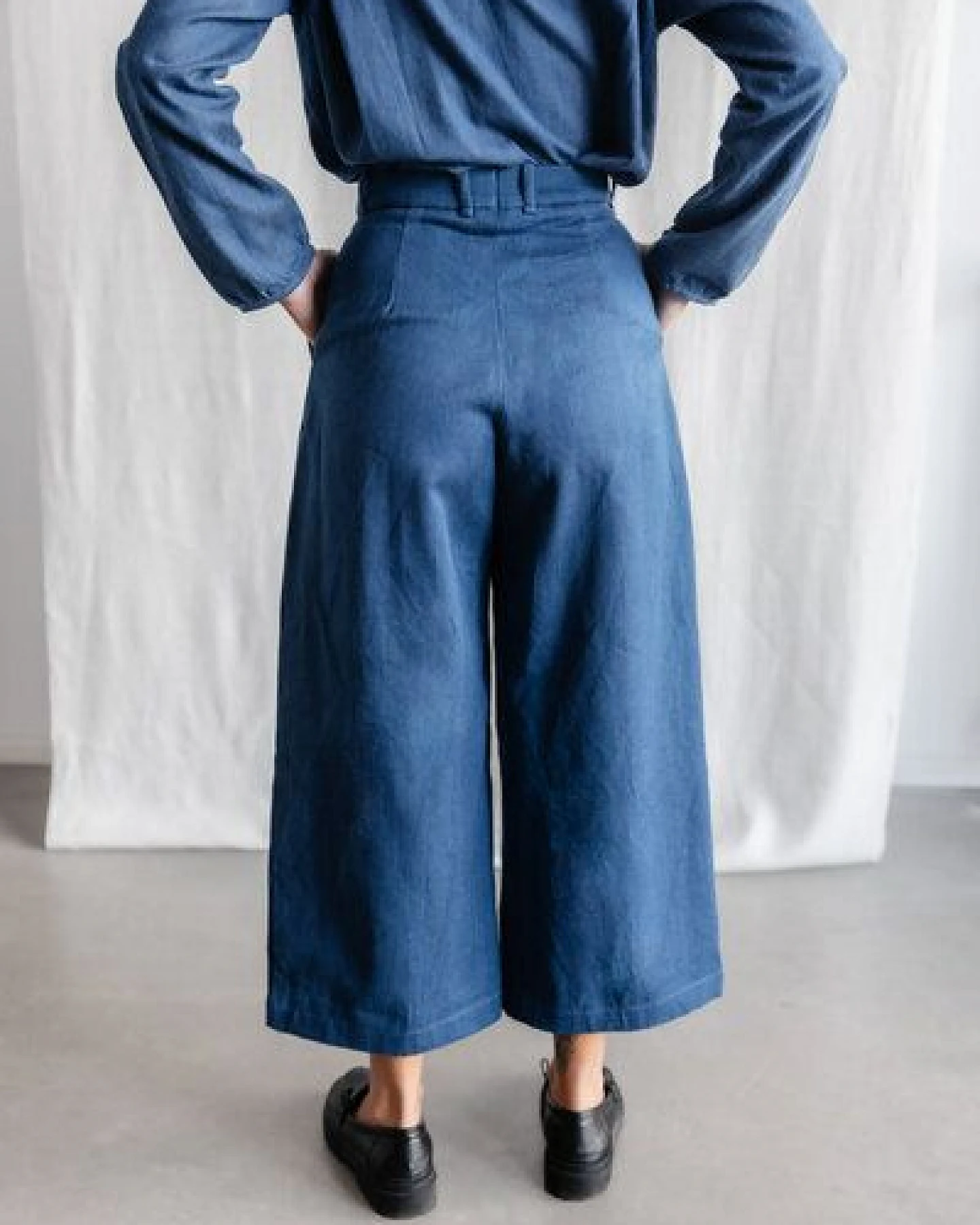 Jyoti - Fair Works Bio-Baumwolldenim Culotte Awasi – Ansicht 2