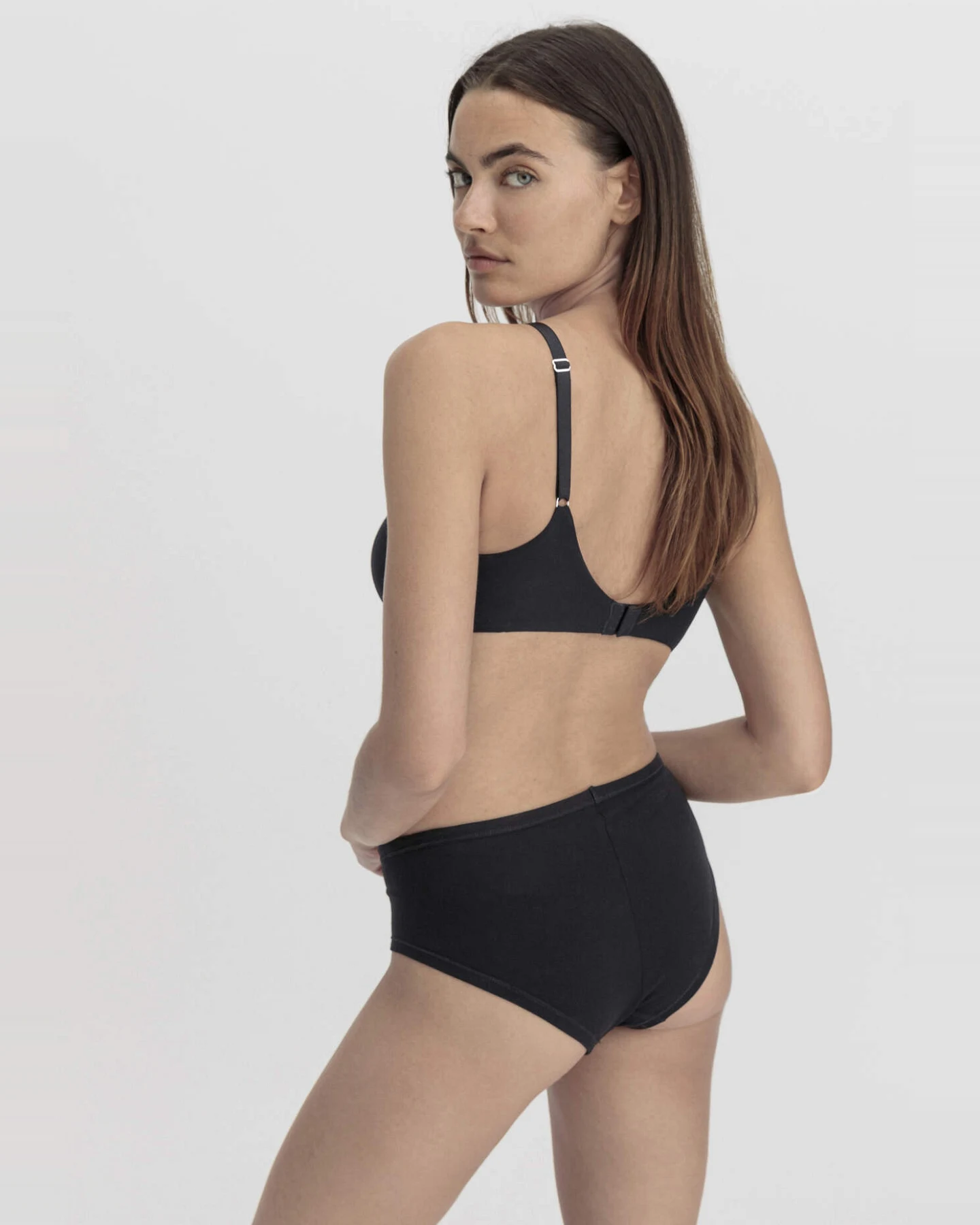 hessnatur Damen Triangel BH bügellos PURE SENSE aus TENCEL™ Modal - schwarz - Größe 75C – Ansicht 4