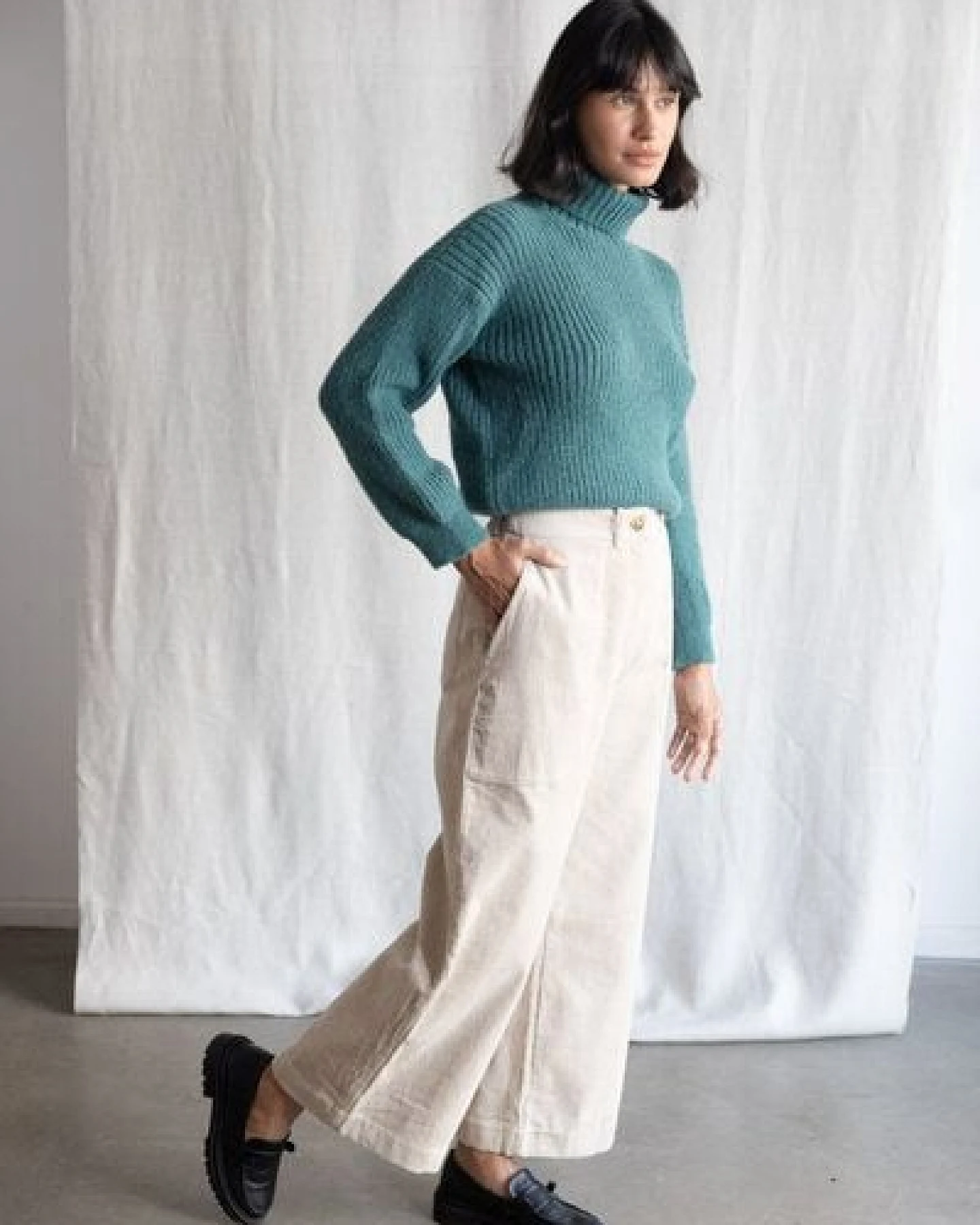 Jyoti - Fair Works Bio-Baumwollcord Hose Damini – Ansicht 4