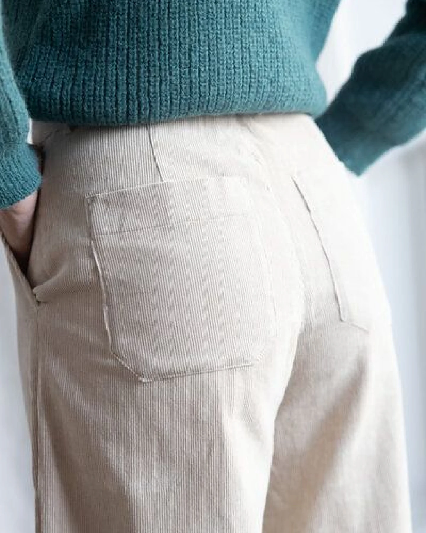 Jyoti - Fair Works Bio-Baumwollcord Hose Damini – Ansicht 3