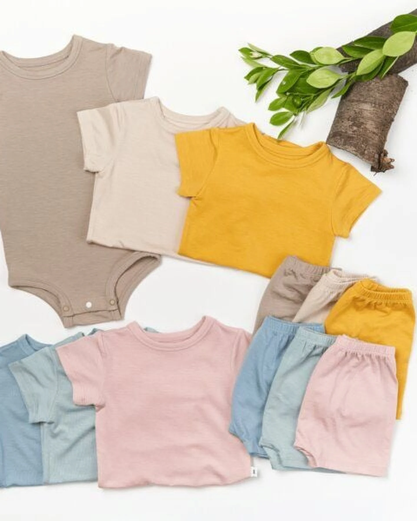 tetoi-vienna TENCEL kurzarm Body und kurze Hose Baby Set "Waldbad" – Ansicht 2