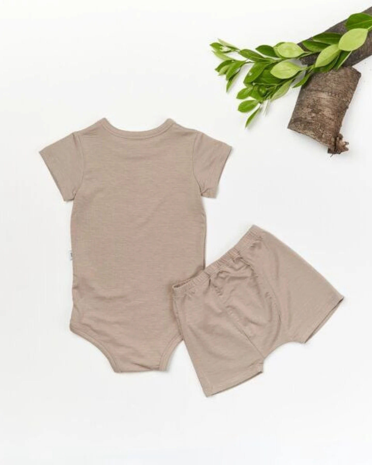 tetoi-vienna TENCEL kurzarm Body und kurze Hose Baby Set "Waldbad" – Ansicht 3