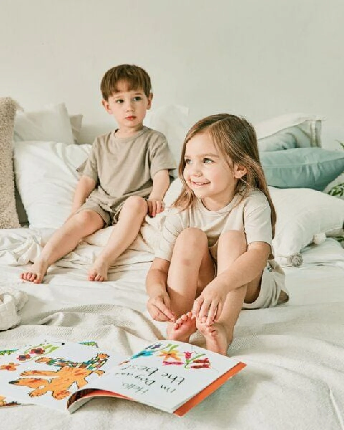 tetoi-vienna TENCEL kurzarm T-Shirt und kurze Hose Kinder Set "Waldbad" – Ansicht 4