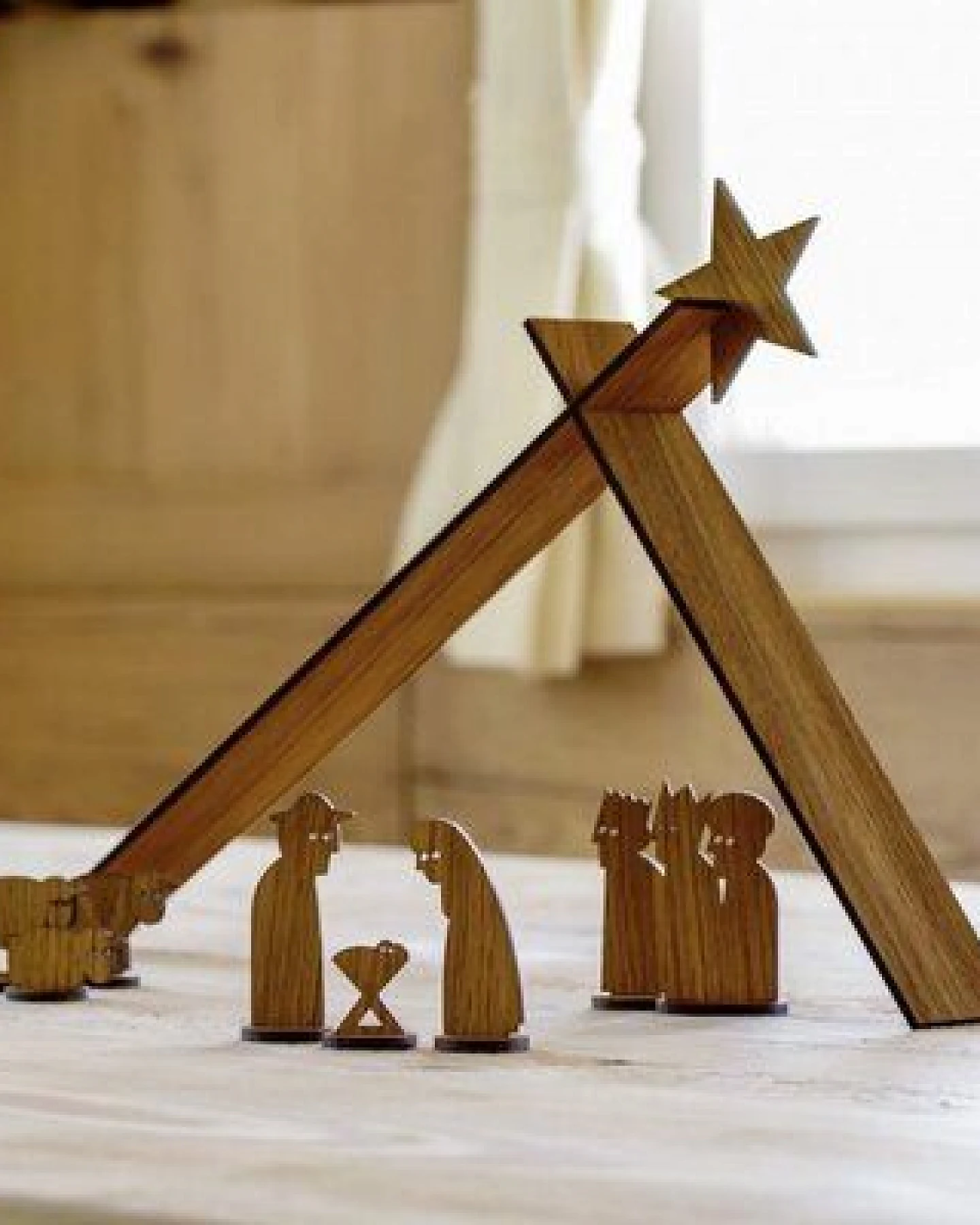 designimdorf SIMPLY CHRISTMAS – nachhaltige Weihnachtskrippe aus Eichenholz – Ansicht 3