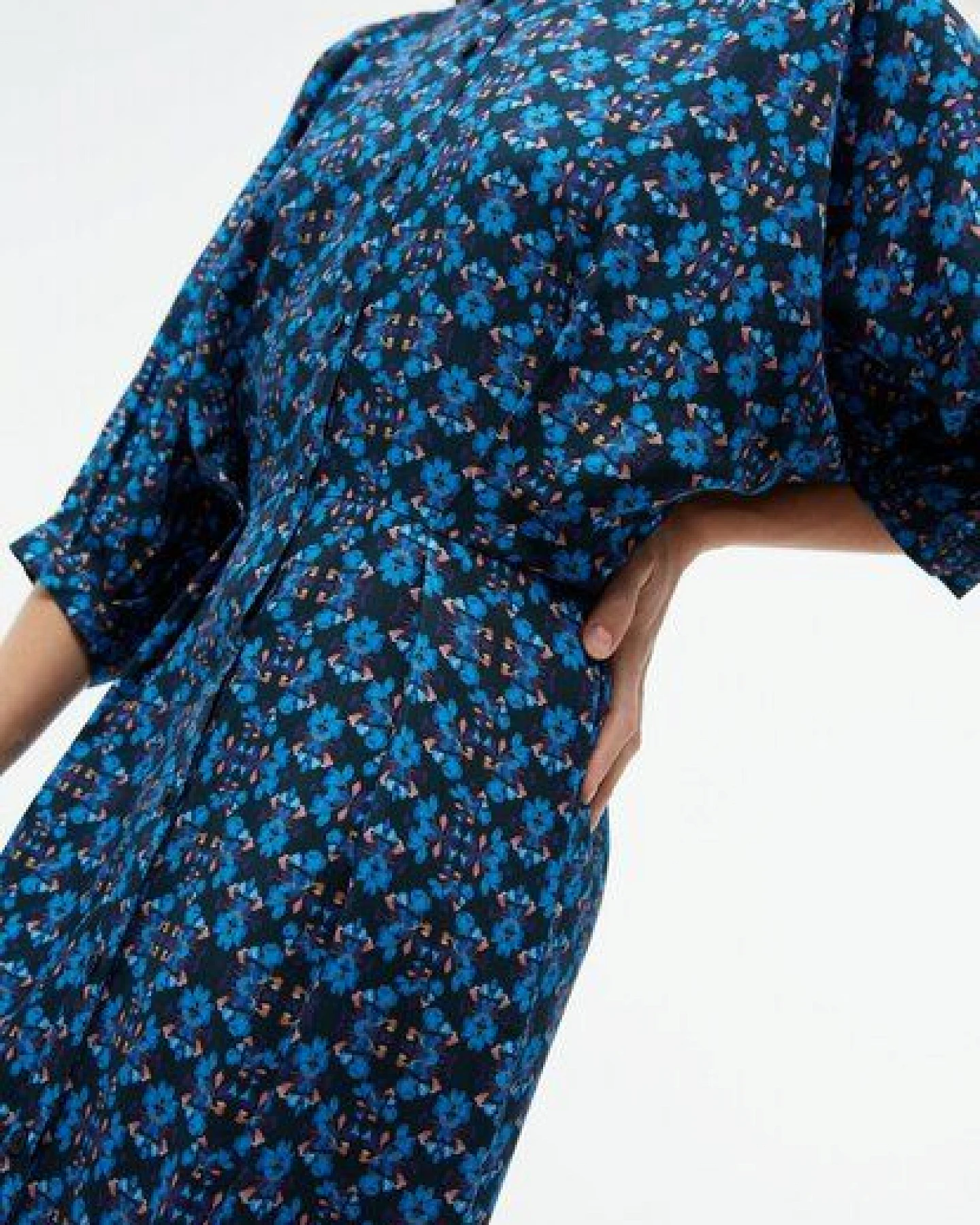 Givn Berlin Tailliertes Kleid GBNATALINA aus LENZING ECOVERO mit dekorativen Falten – Ansicht 2