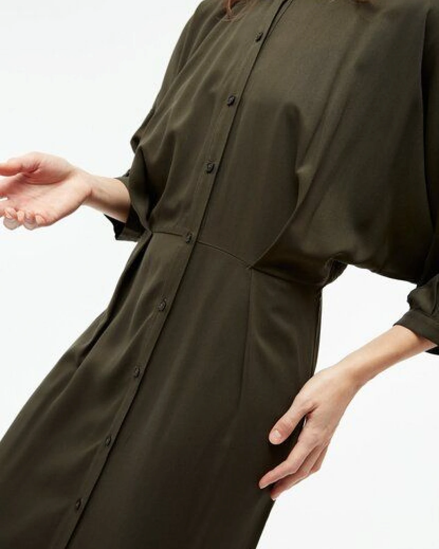 Givn Berlin Tailliertes Kleid GBNATALINA aus LENZING ECOVERO mit dekorativen Falten – Ansicht 2