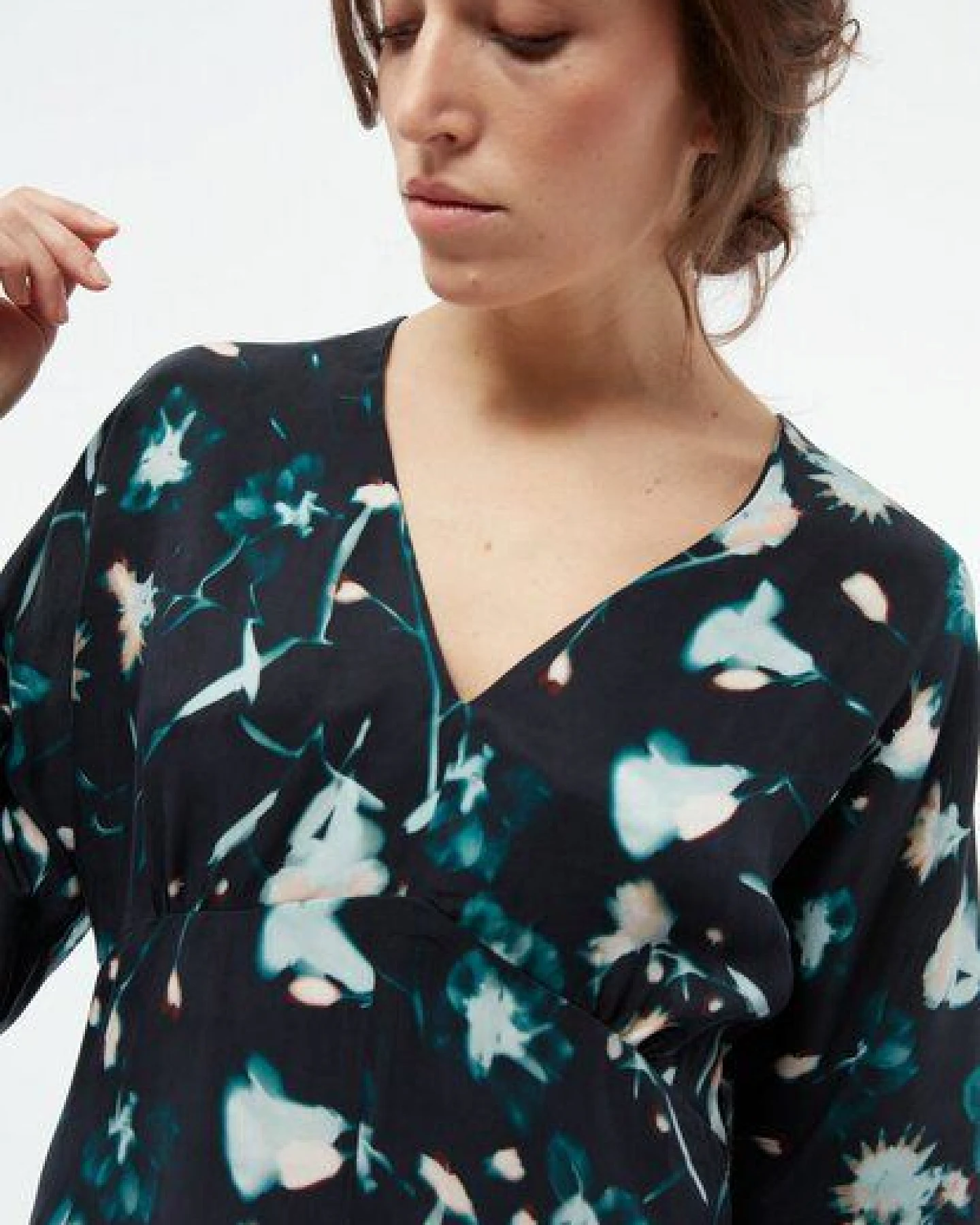 Givn Berlin Midi Kleid GBANISSA aus Cupro (Bemberg) – Ansicht 2