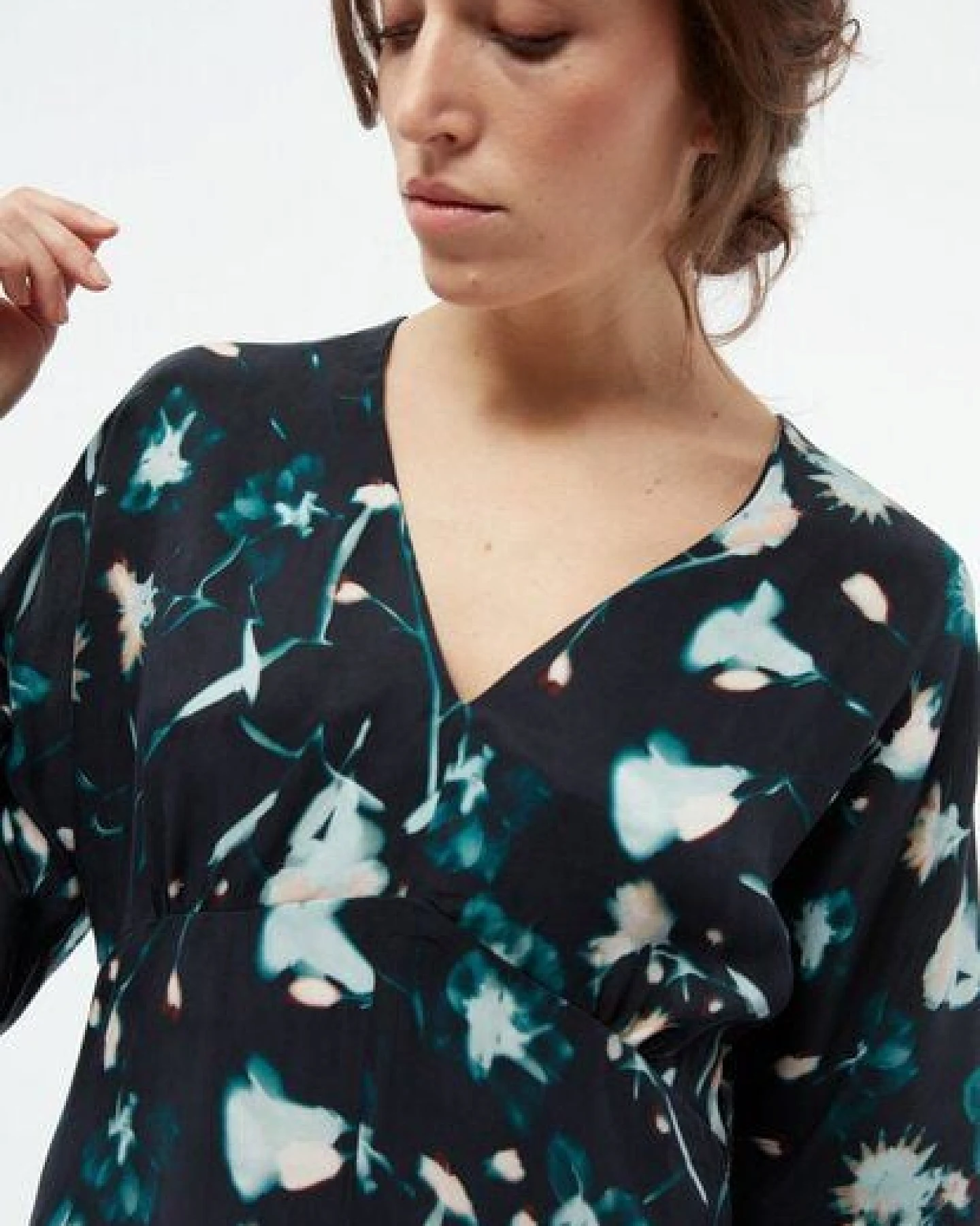 Givn Berlin Midi Kleid GBANISSA aus Cupro (Bemberg) – Ansicht 2