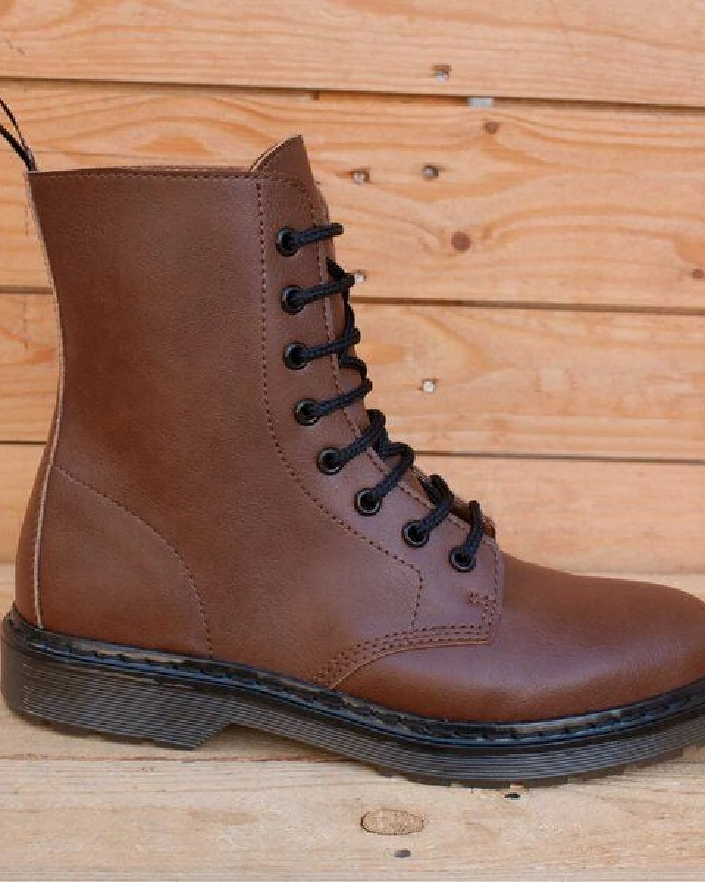 Shoezuu Vegan Shoezuu 8 Loch Mikrofaser Boots nut – Ansicht 3