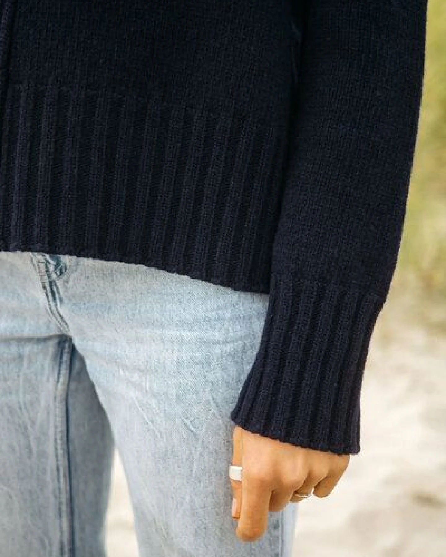 KOLI – Wollstrick Rollkragenpullover (Damen) aus 100% recycelter Merinowolle (GRS) von SALZWASSER – Ansicht 4