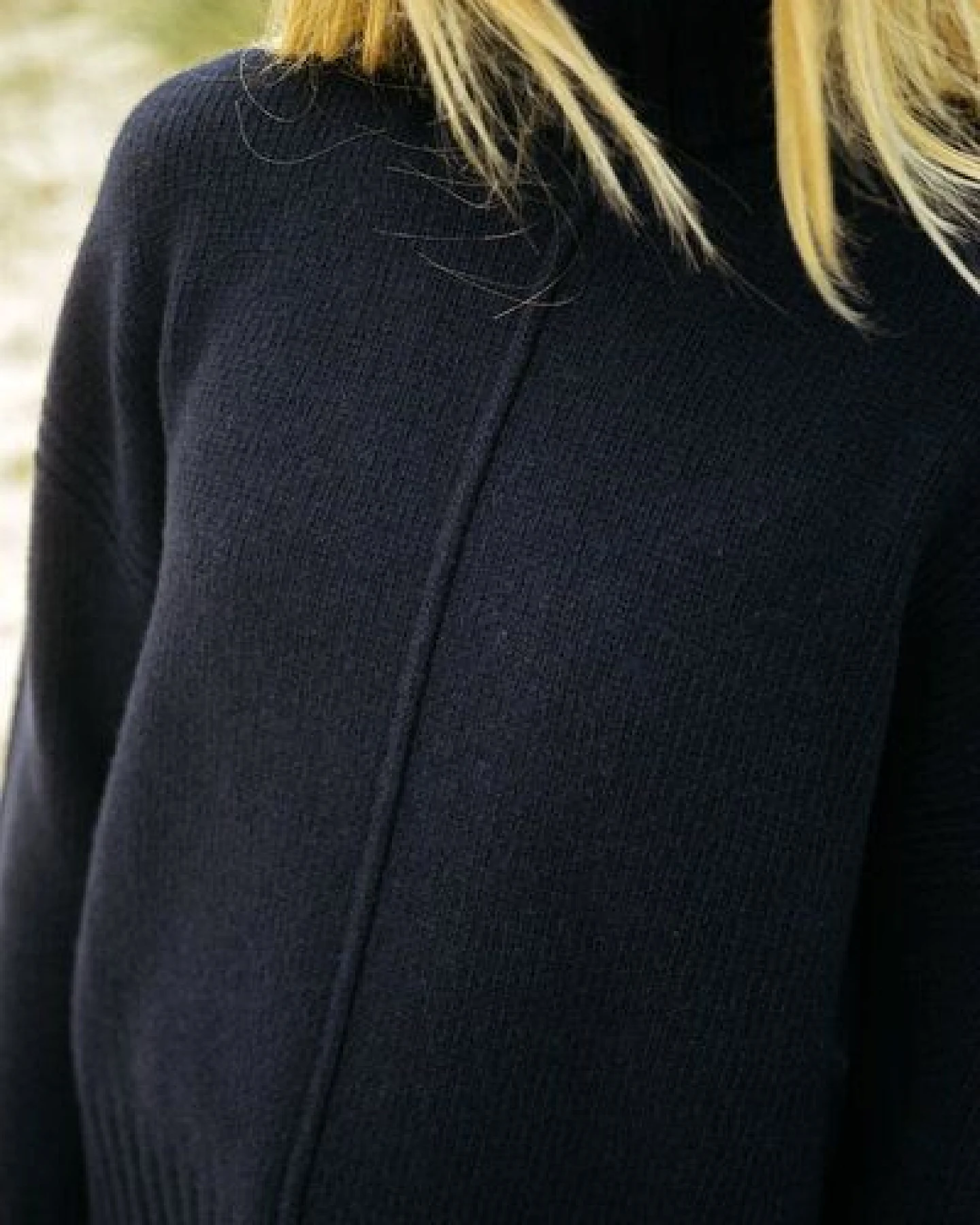 KOLI – Wollstrick Rollkragenpullover (Damen) aus 100% recycelter Merinowolle (GRS) von SALZWASSER – Ansicht 2
