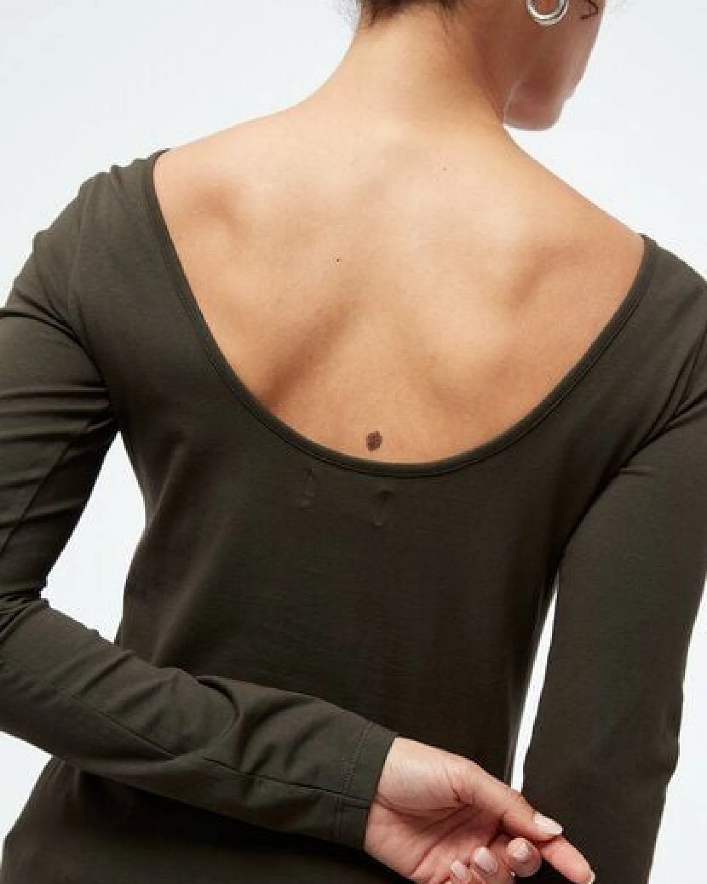 Givn Berlin Longsleeve GBMIMI aus Bio-Baumwolle mit tiefem Rückenausschnitt – Ansicht 4