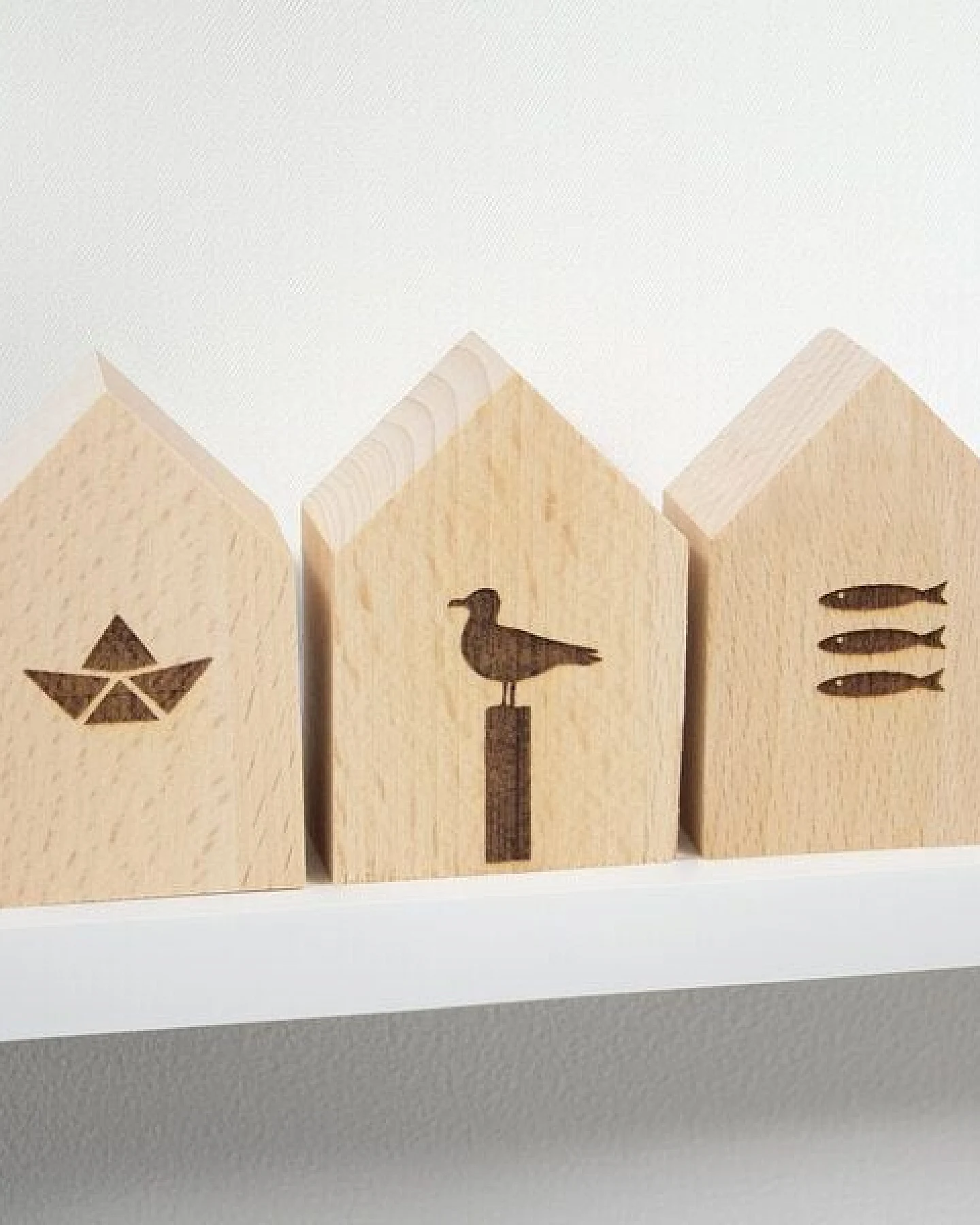 Bow & Hummingbird Kleines Deko-Holzhäuschen Fische – Ansicht 4