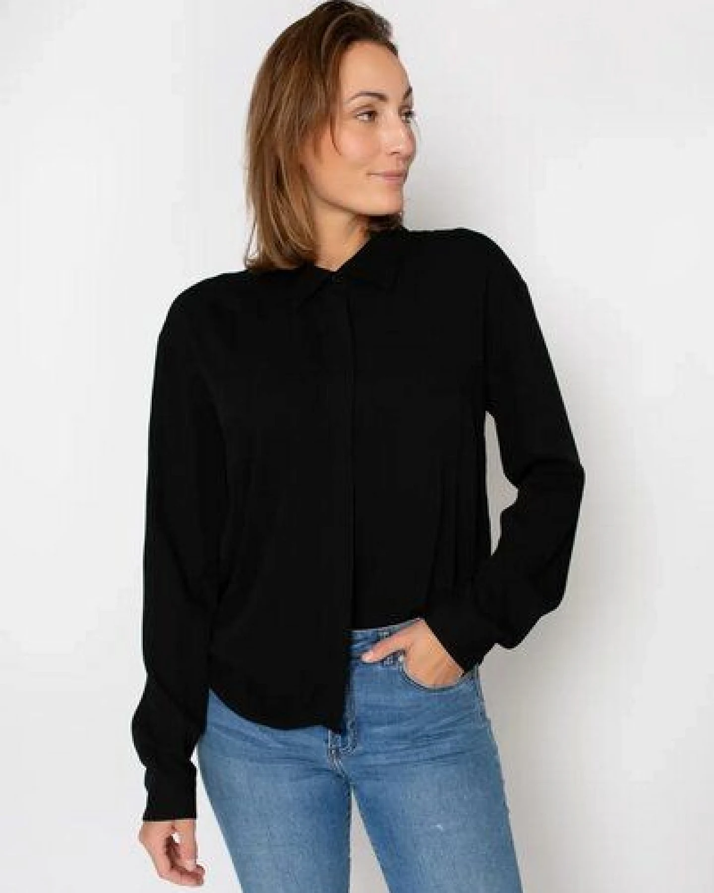 Zerum Bluse Modell: Simone aus EcoVero Viskose – Ansicht 2