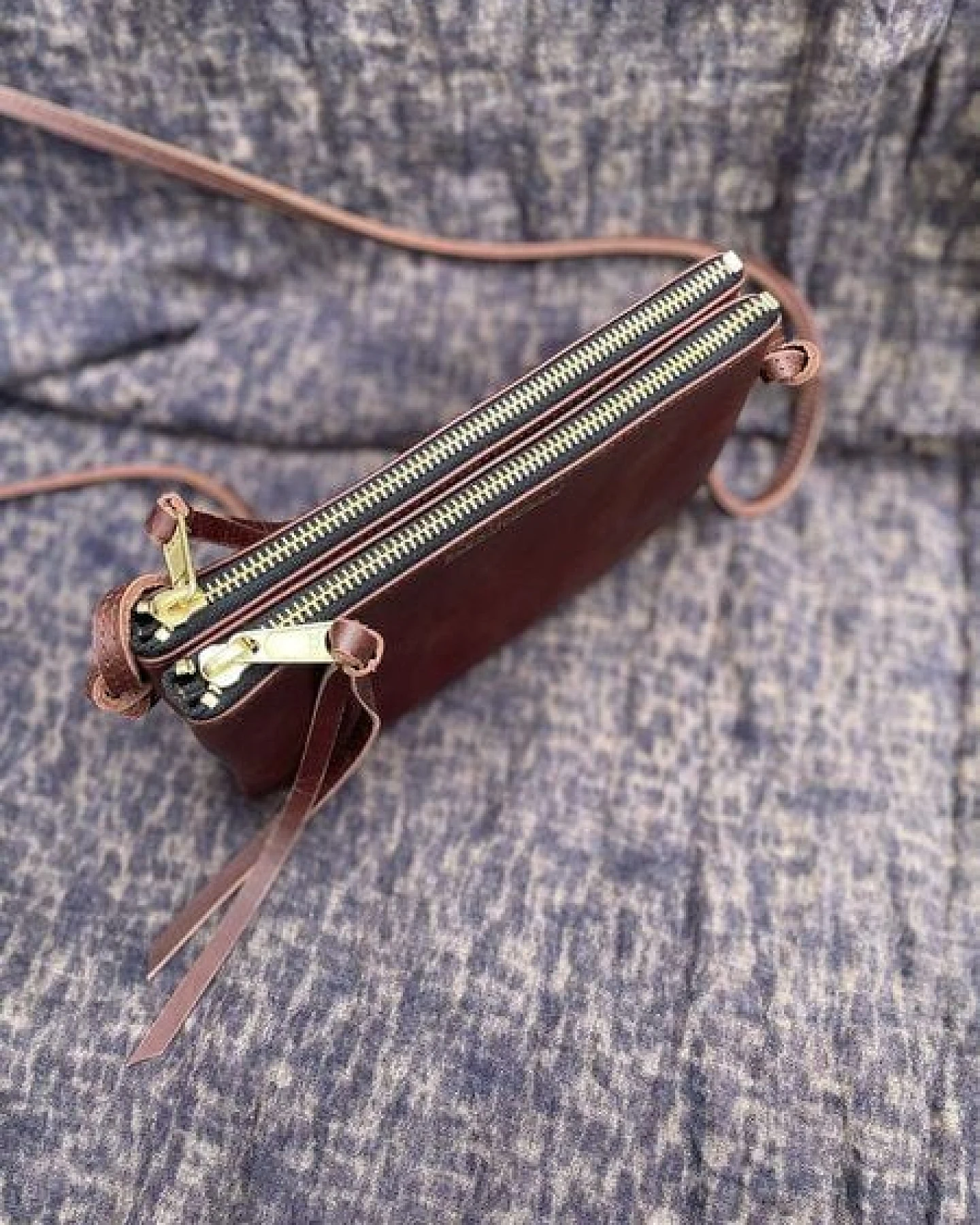 ELEKTROPULLI Lederhandtasche MAT aus Leder mit 2 Reißverschlüssen und 3 Fächern, 3-in-1 Bag – Ansicht 4