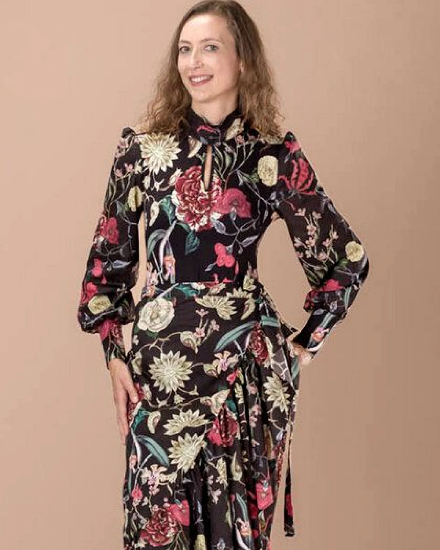 Atelier SNOW Eleganter Body mit Schleifenkragen und Puffärmeln – Ansicht 2