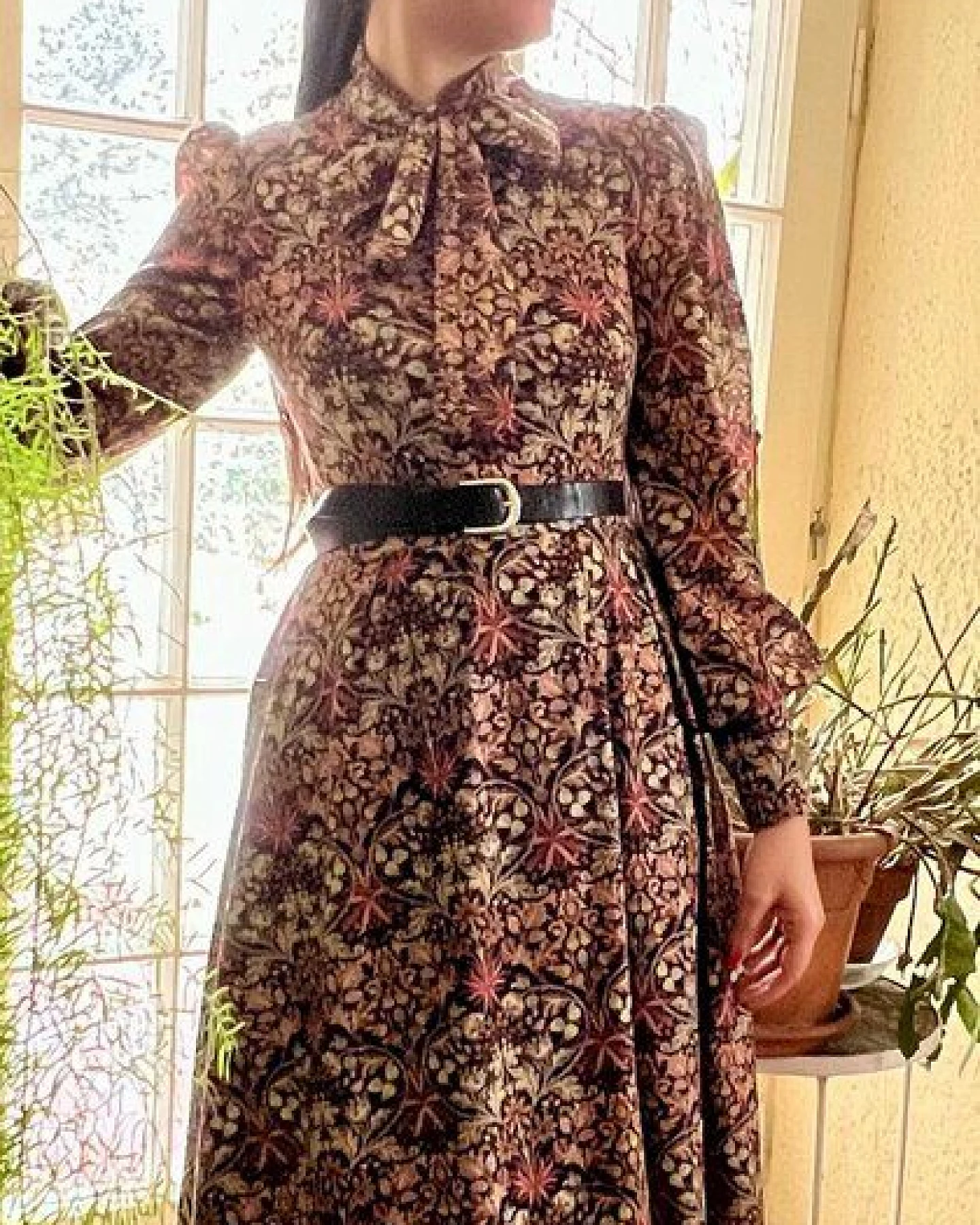 Atelier SNOW Eleganter Body mit Schleifenkragen und Puffärmeln – Ansicht 2