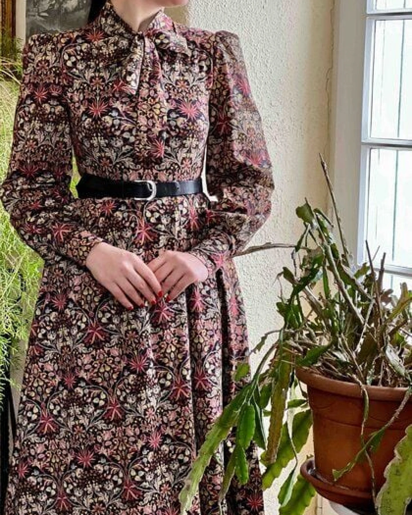 Atelier SNOW Eleganter Body mit Schleifenkragen und Puffärmeln – Ansicht 3