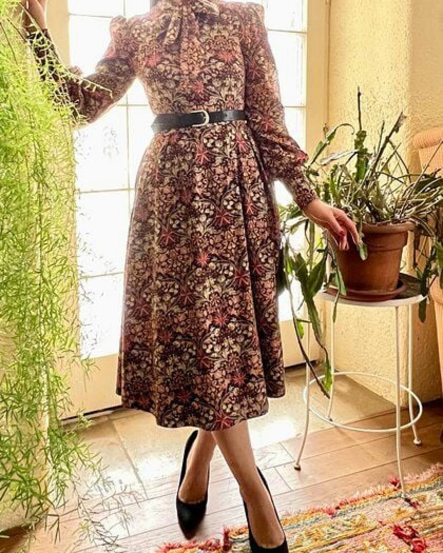Atelier SNOW Eleganter Body mit Schleifenkragen und Puffärmeln – Ansicht 4