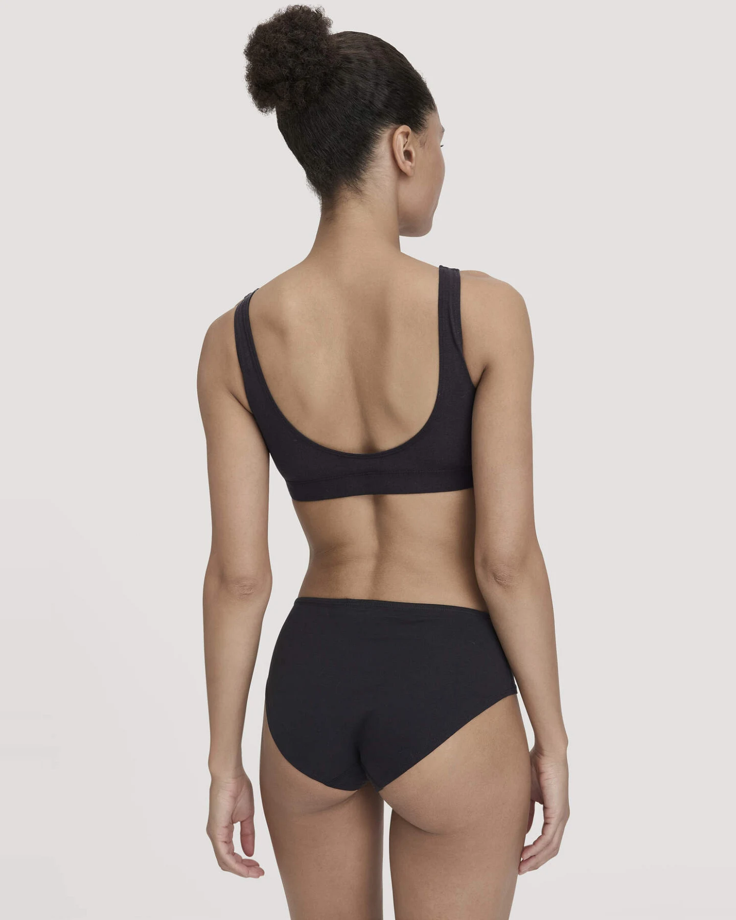 hessnatur Damen Panty Regular Cut im 3er-Pack COTTON FEEL aus Bio-Baumwolle - schwarz - Größe 40 – Ansicht 2