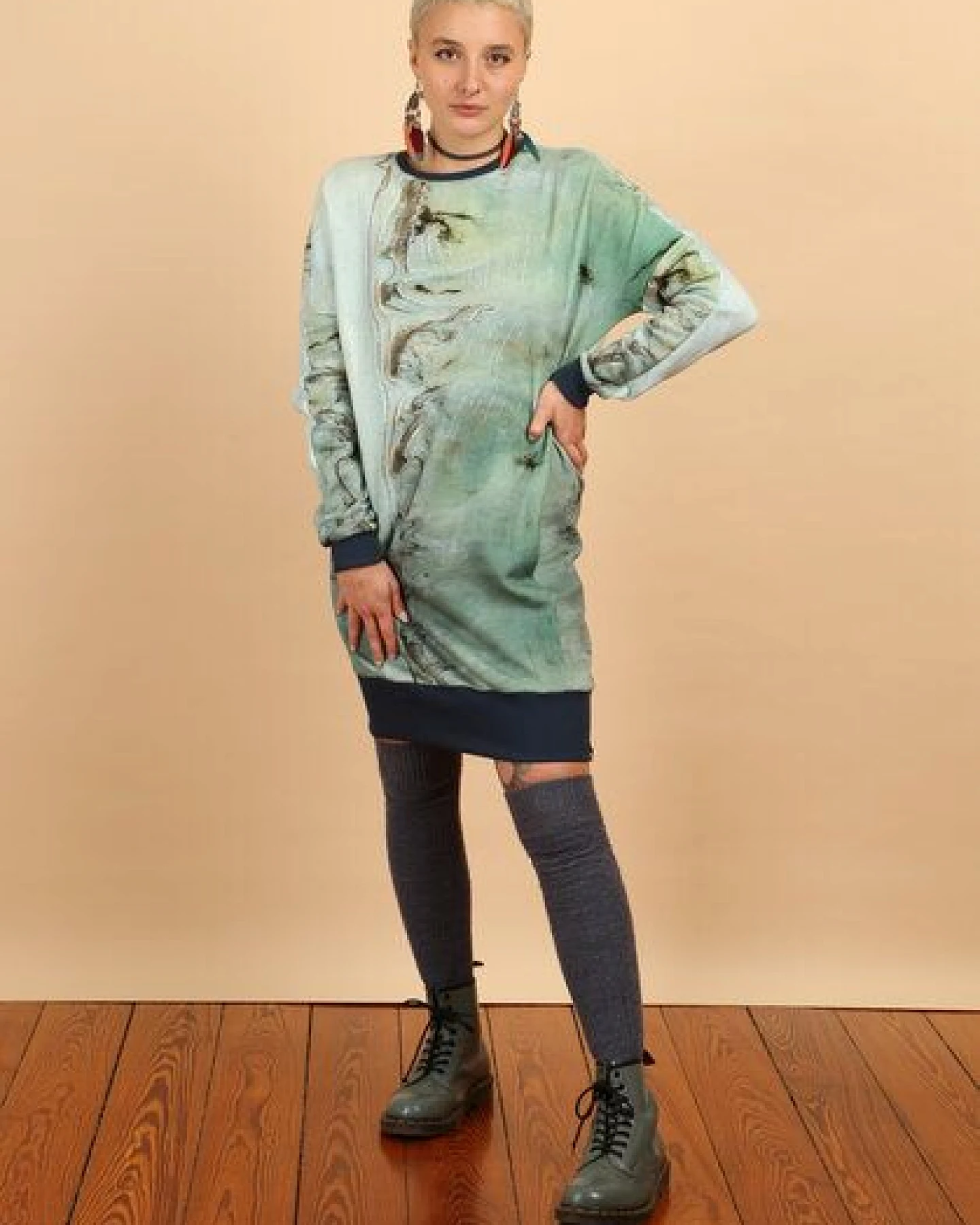 Die rote Zora Sweatkleid mit Taschen – Ansicht 3