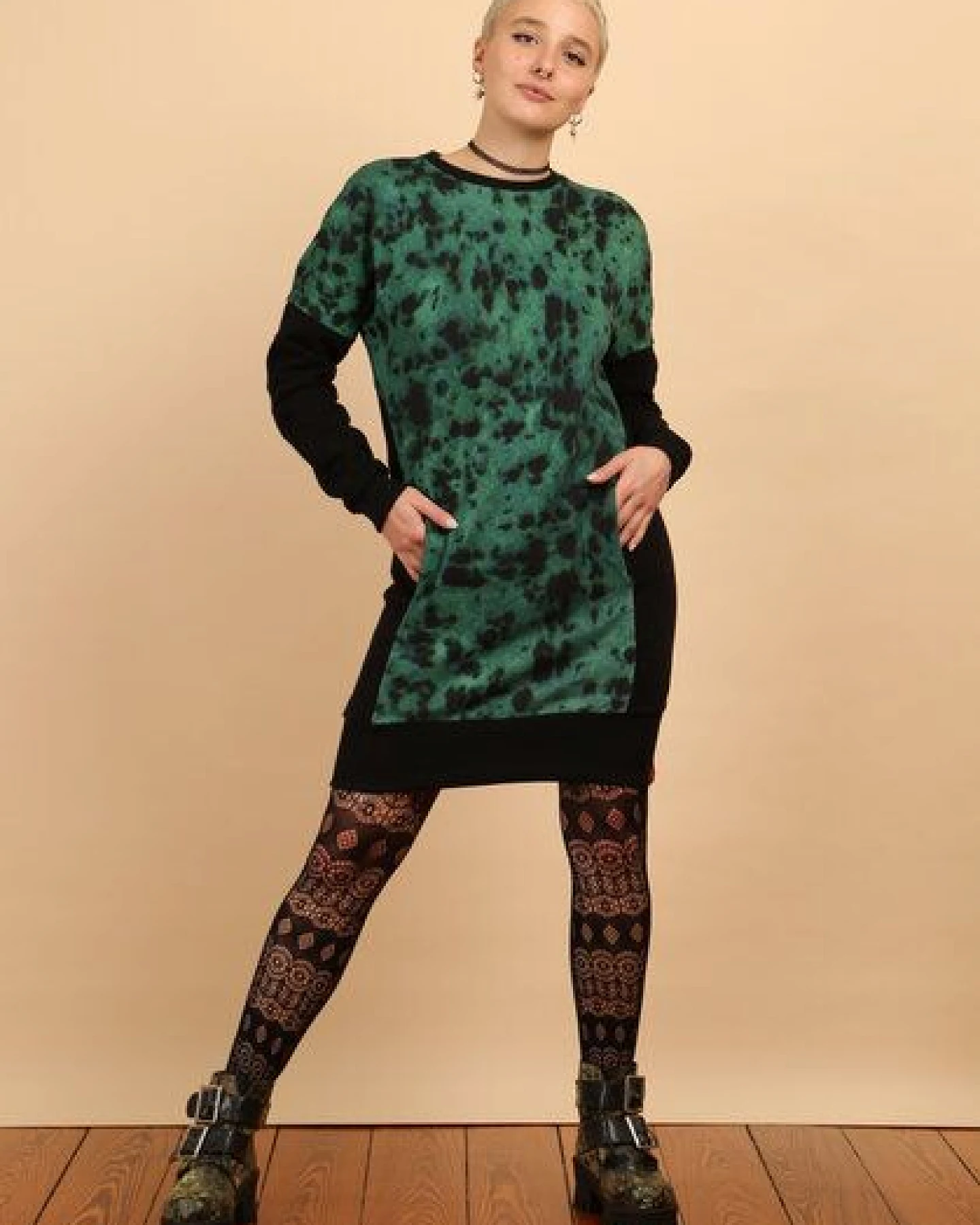 Die rote Zora Sweatkleid mit Taschen – Ansicht 2
