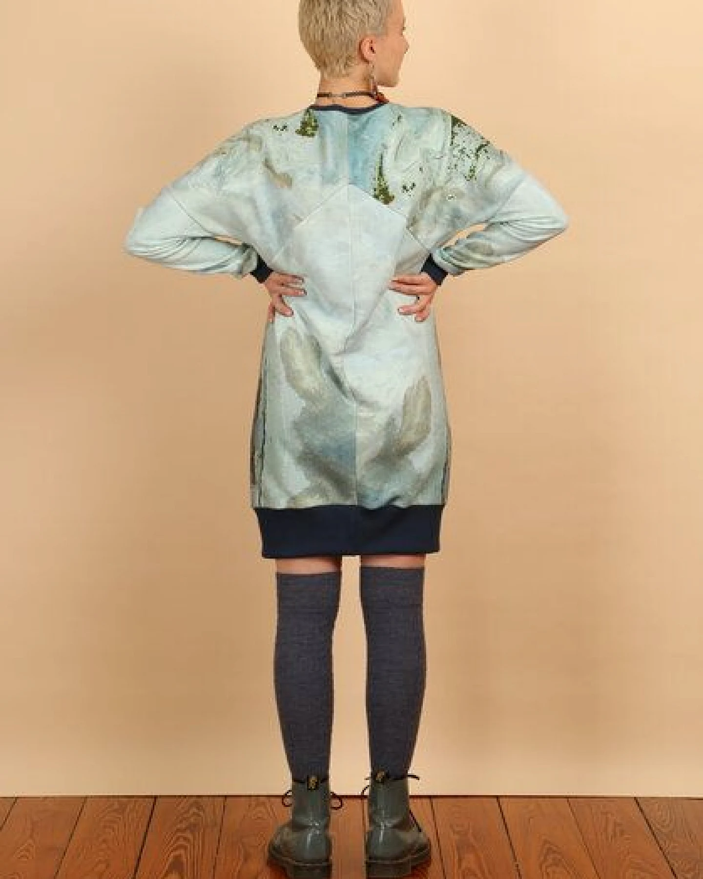 Die rote Zora Sweatkleid mit Taschen – Ansicht 4