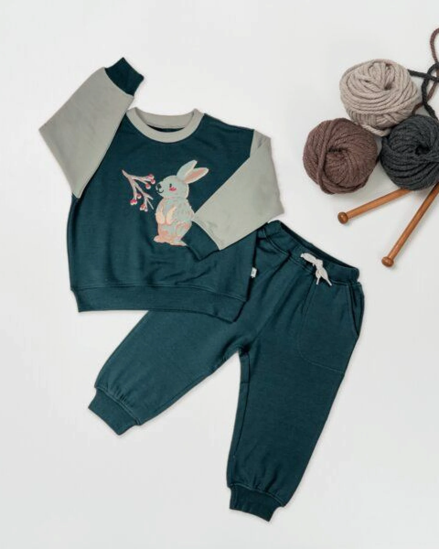 tetoi-vienna TENCEL kuscheliges Kinder Sweatshirt Hose Set "Alpenflausch Hase" – Ansicht 2
