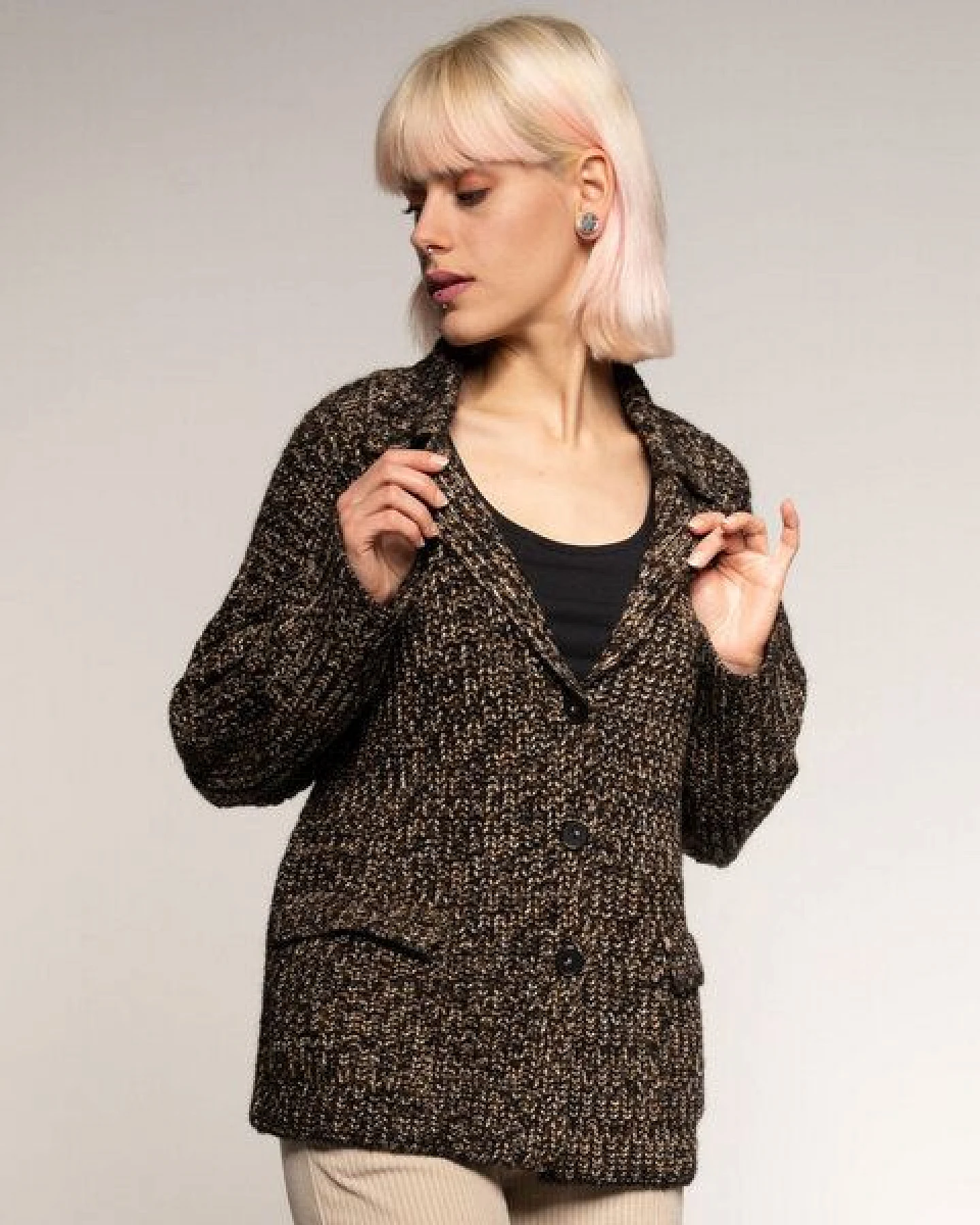 Alma & Lovis Legerer Strick-Blazer in edler Melange-Alpakawolle – Ansicht 4