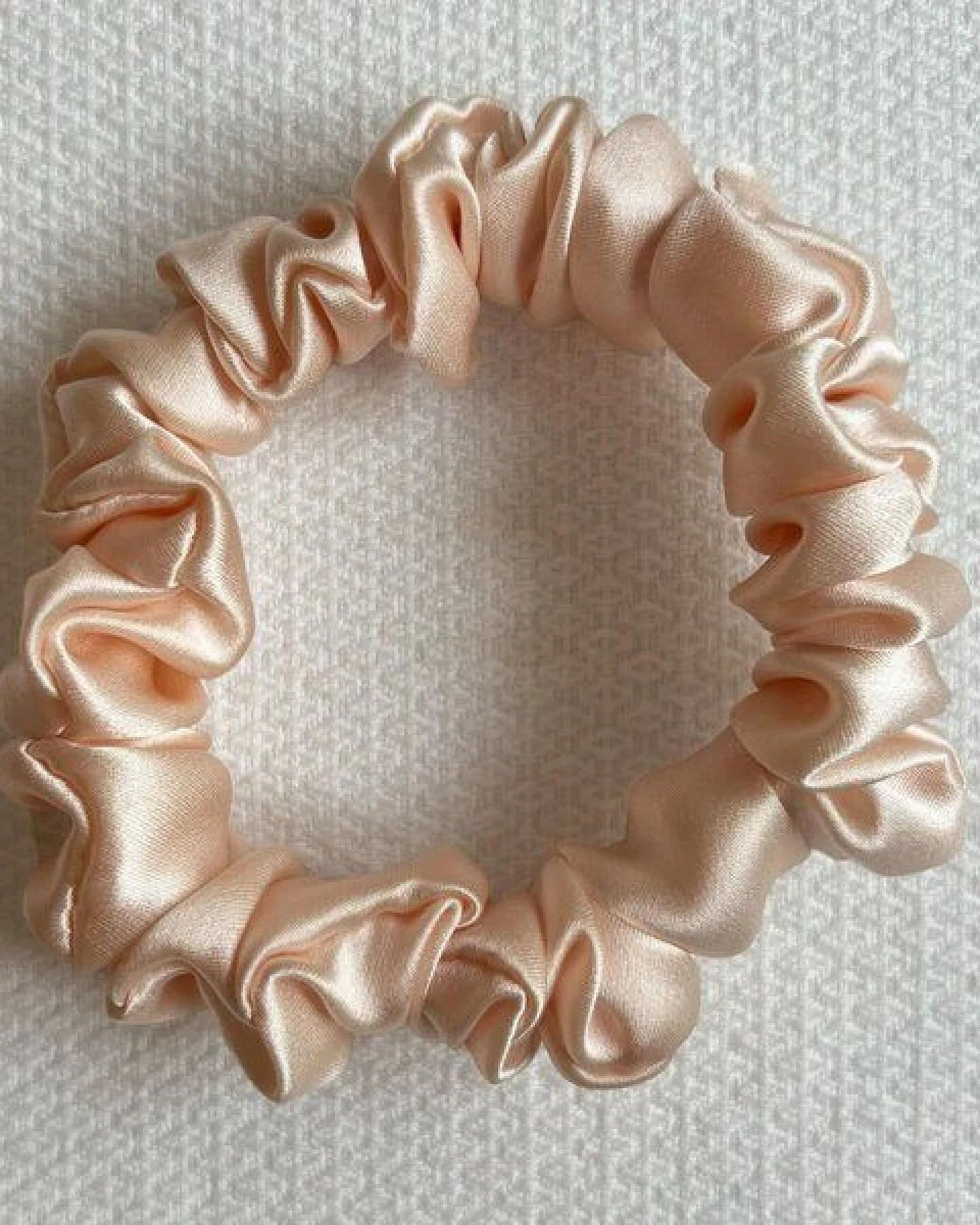 NOE Scrunchie aus nachhaltiger Seide – Ansicht 2