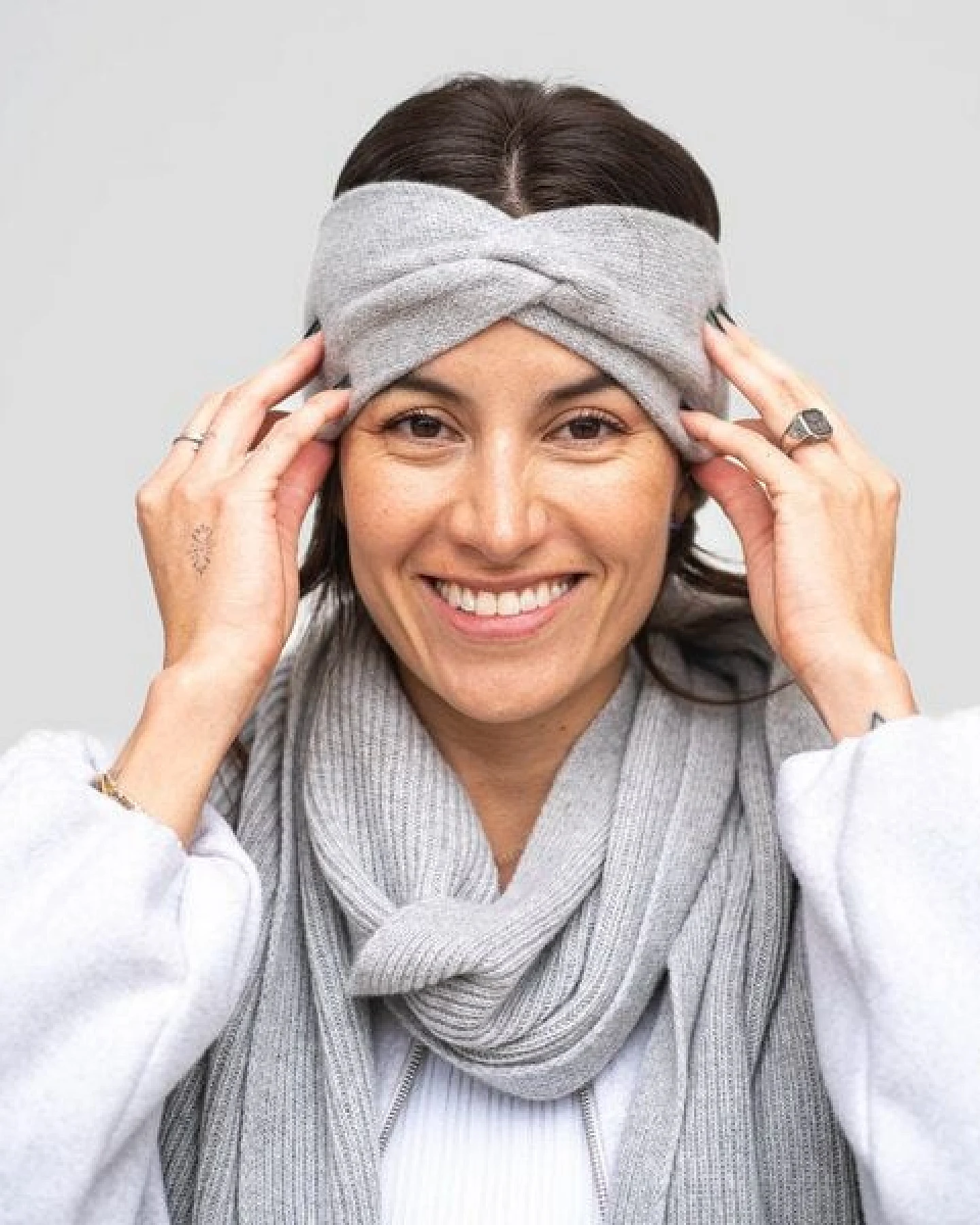obumi STIRNBAND KNOT AUS KASCHMIR (100% RECYCLED) – Ansicht 2