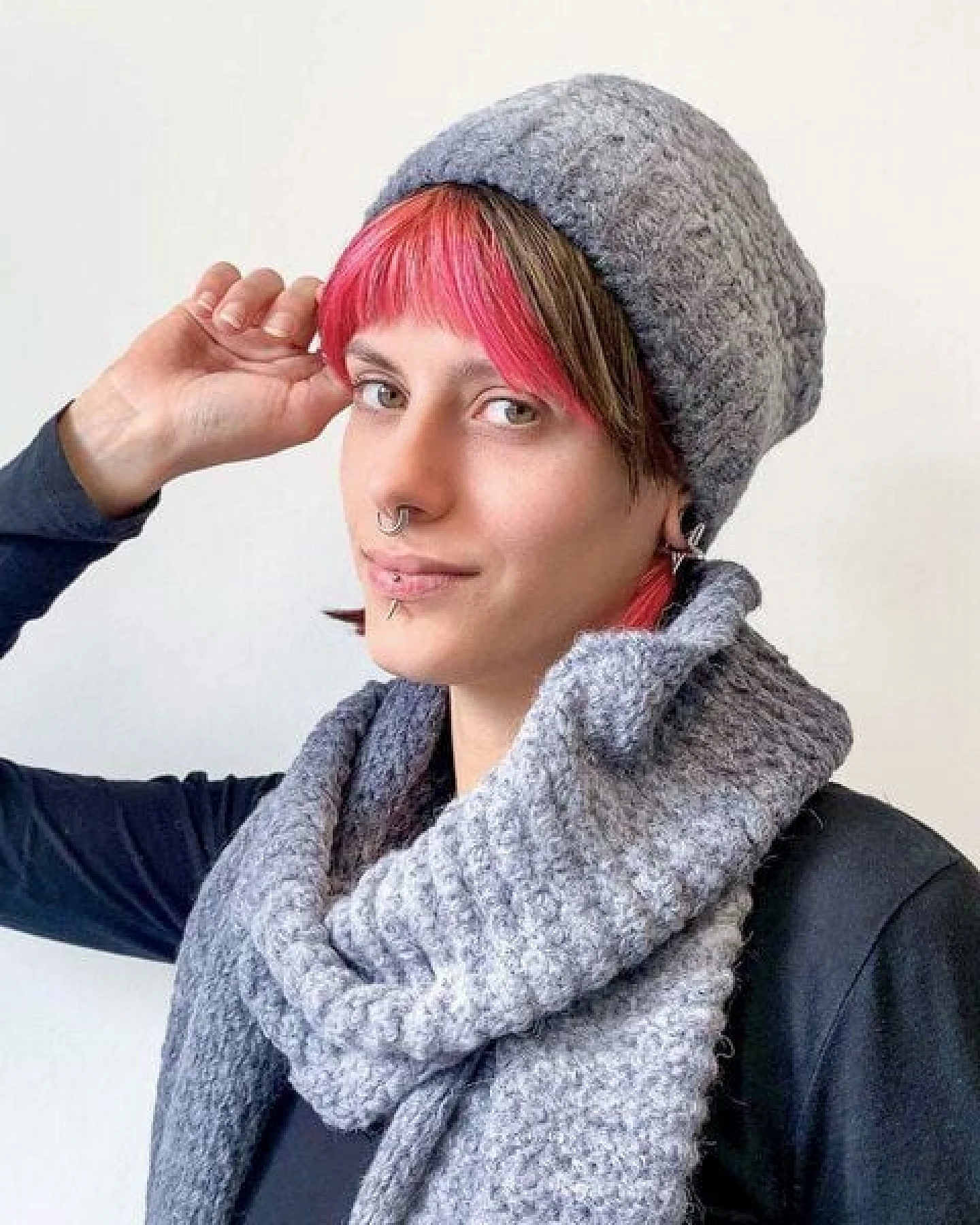 Alma & Lovis Strickmütze im Colorchange aus Alpaka-Woll-Mix – Ansicht 2