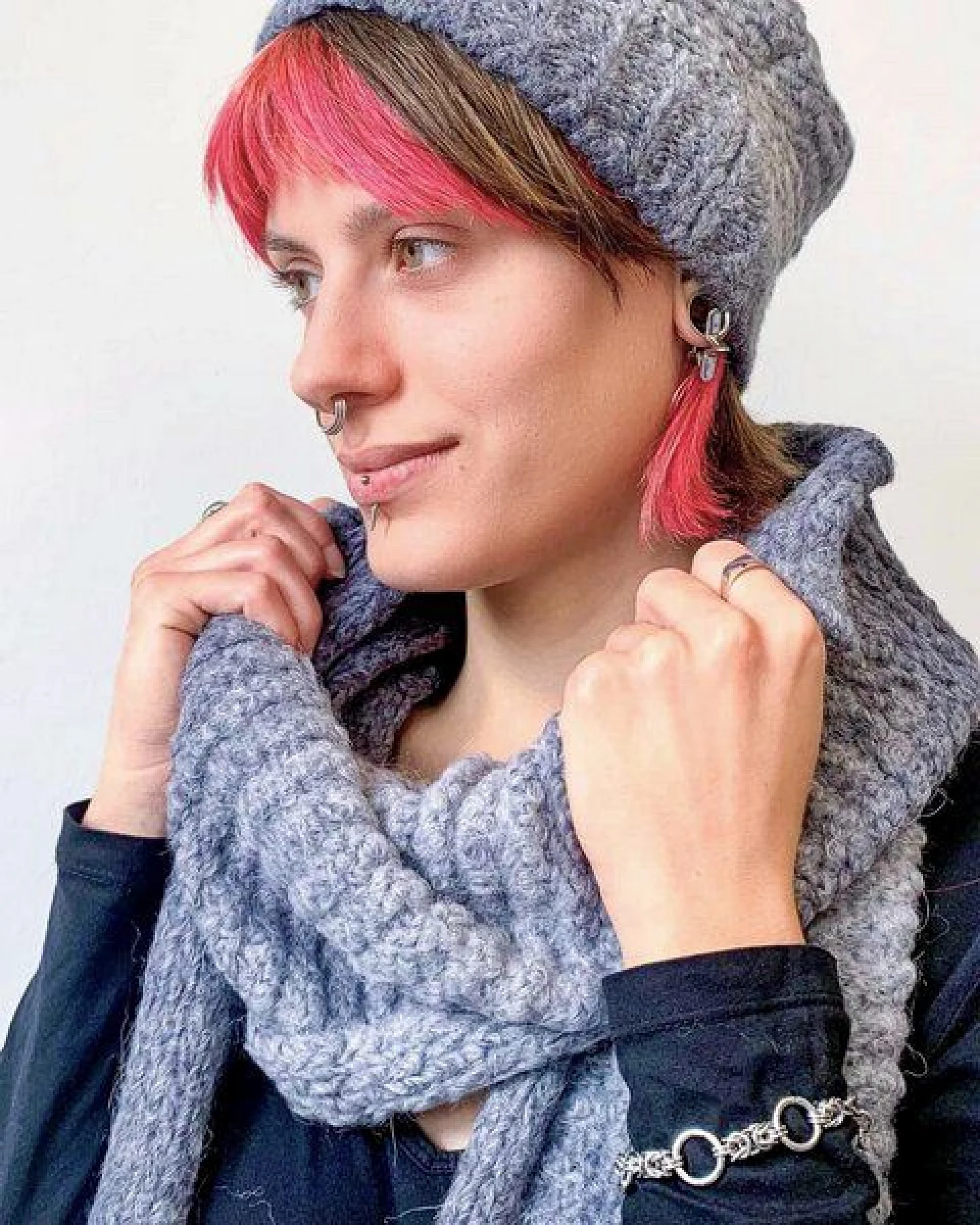 Alma & Lovis Strickschal im Colorchange aus Alpaka-Woll-Mix – Ansicht 2