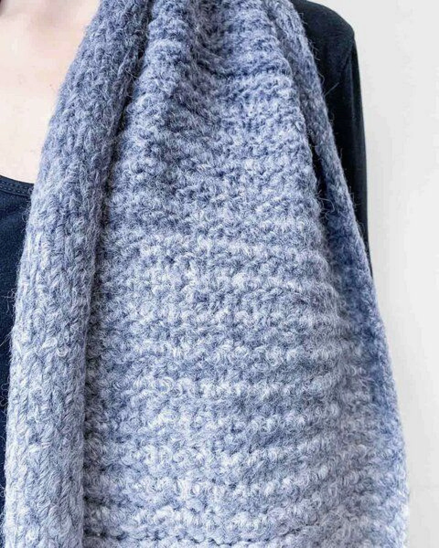 Alma & Lovis Strickschal im Colorchange aus Alpaka-Woll-Mix – Ansicht 4