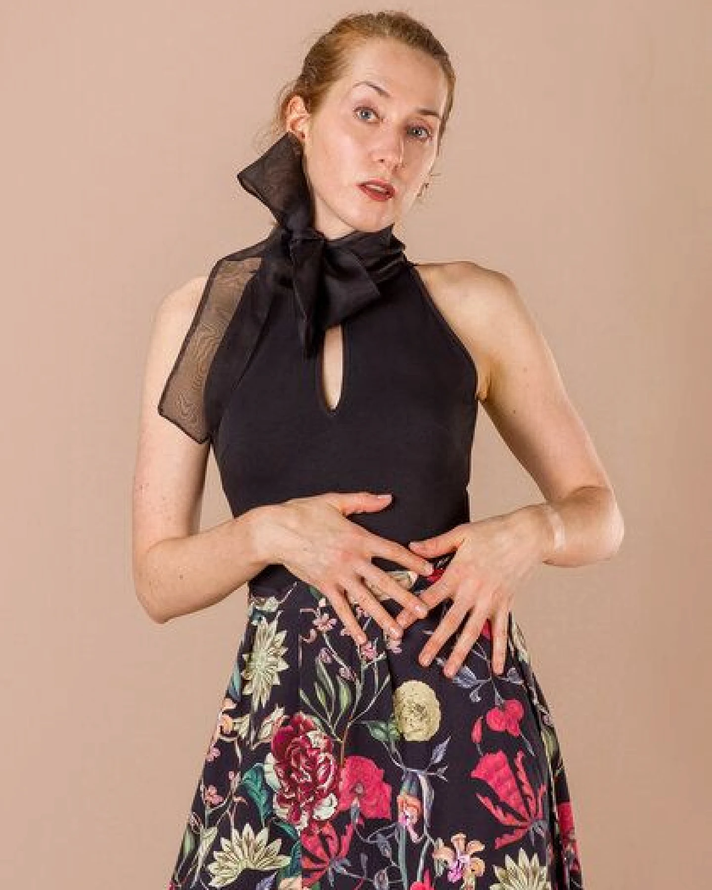 Atelier SNOW Eleganter Neckholder-Body ‘Odessa’ aus Bio-Baumwolle – Ansicht 2