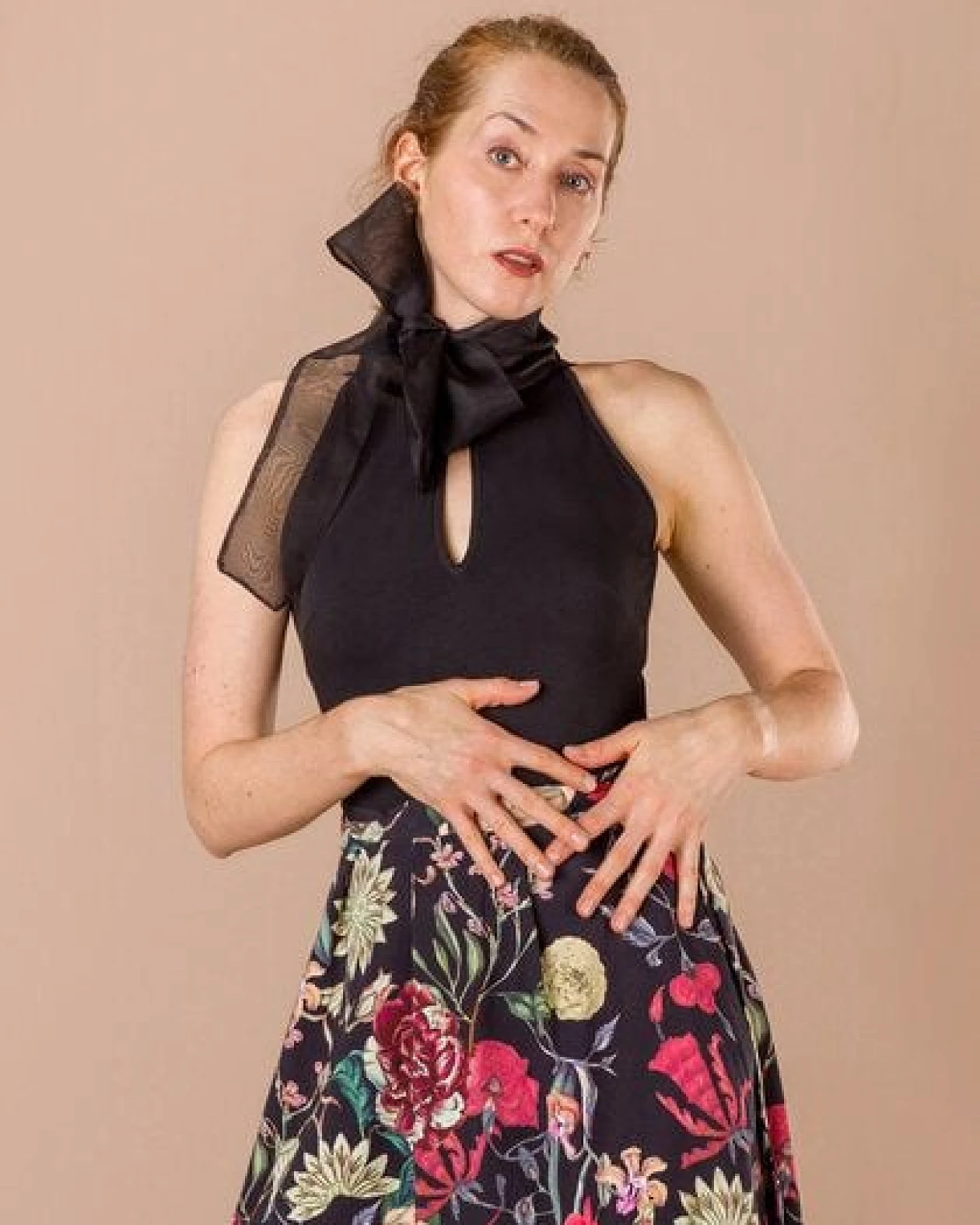 Atelier SNOW Eleganter Neckholder-Body ‘Odessa’ aus Bio-Baumwolle – Ansicht 4