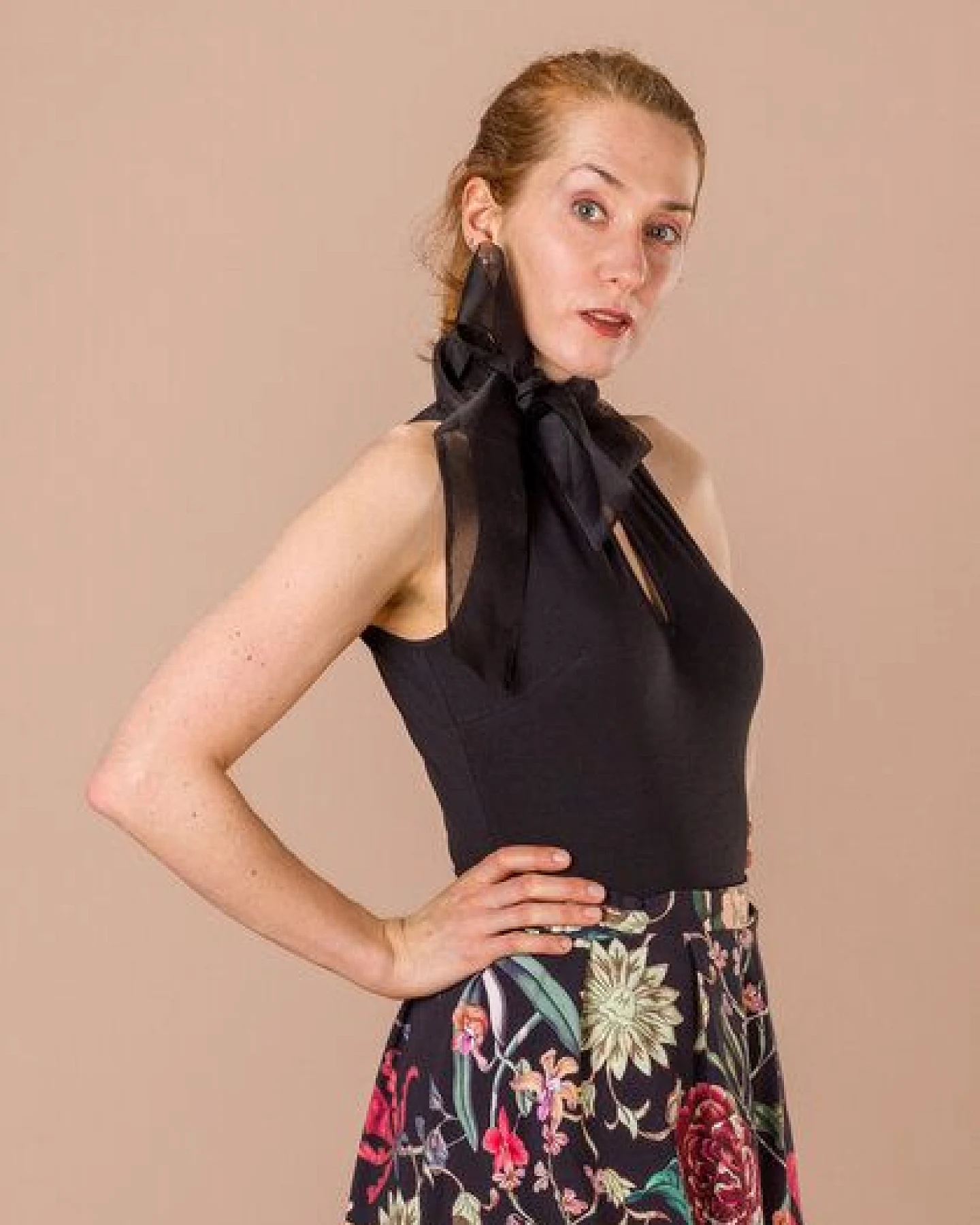 Atelier SNOW Eleganter Neckholder-Body ‘Odessa’ aus Bio-Baumwolle – Ansicht 3