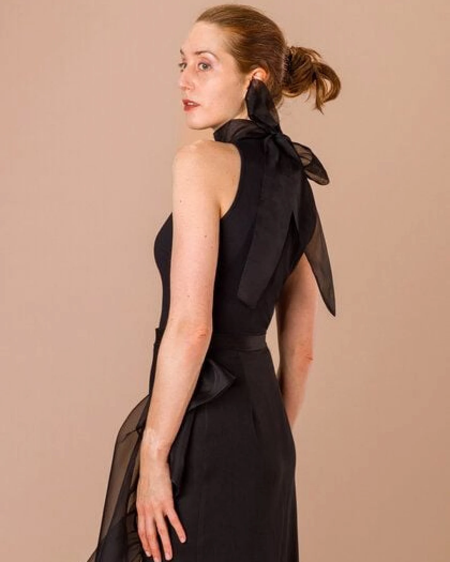 Atelier SNOW Eleganter Neckholder-Body ‘Odessa’ aus Bio-Baumwolle – Ansicht 4