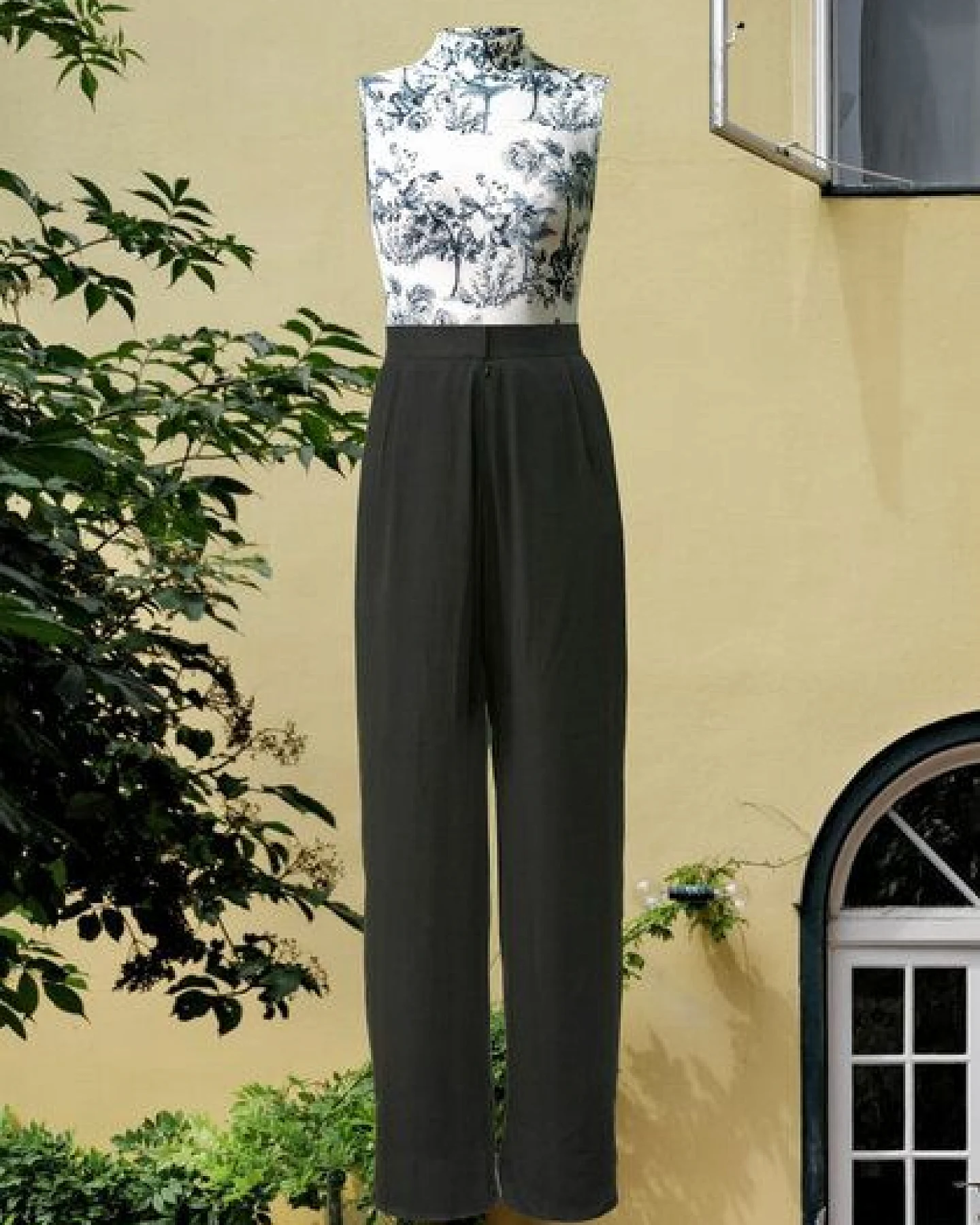 Atelier SNOW Set Ärmelloser Body + Marlenehose Elena aus Bio-Lyocell – Ansicht 2