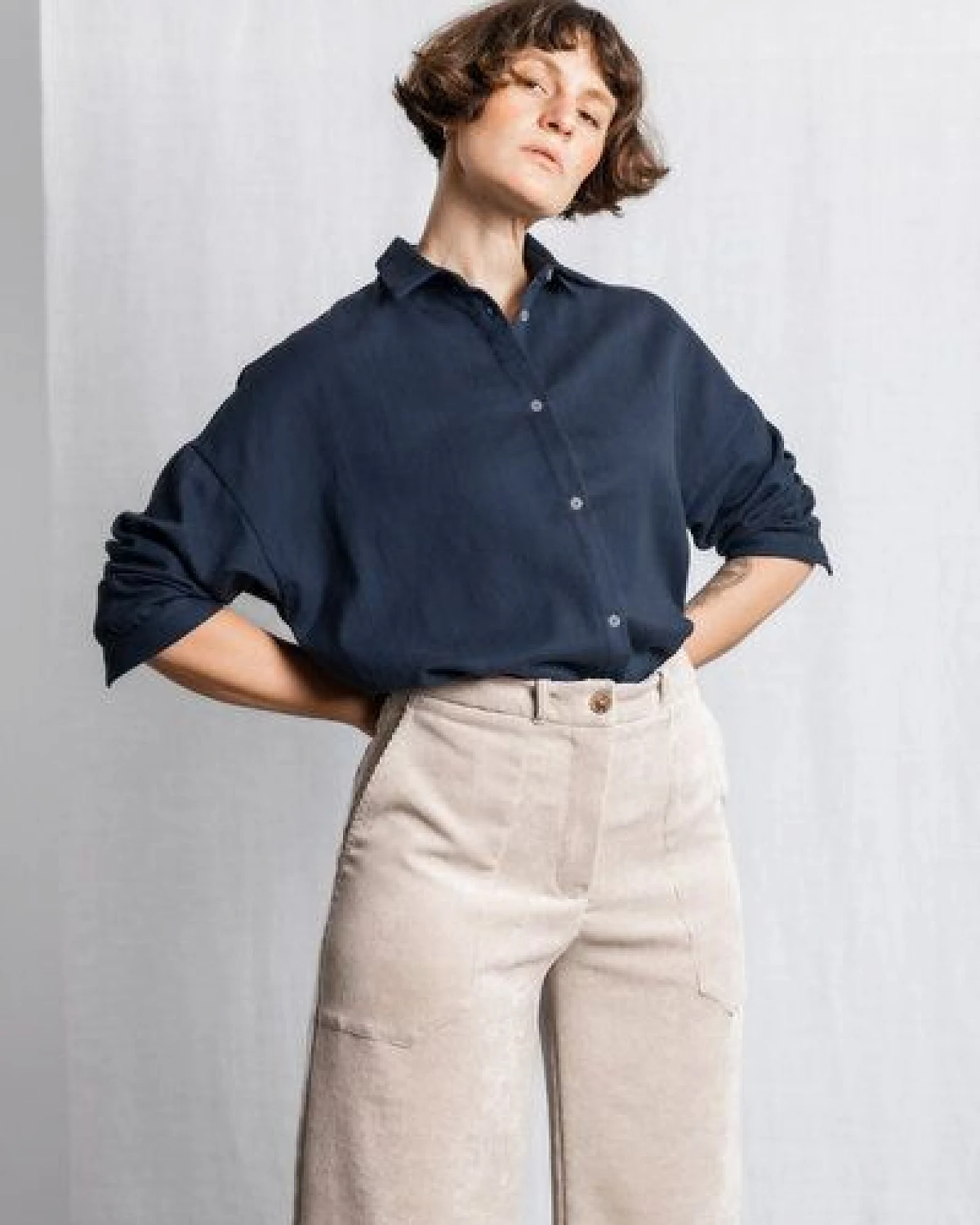 Jyoti - Fair Works Bio-Baumwoll Flanell-Bluse Mayank Grau-Blau – Ansicht 2