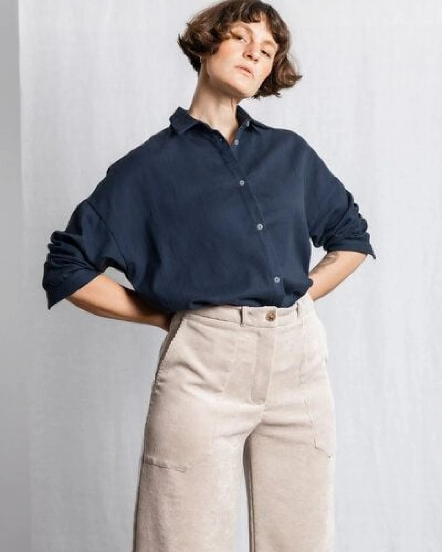 Jyoti - Fair Works Bio-Baumwoll Flanell-Bluse Mayank Grau-Blau – Ansicht 2