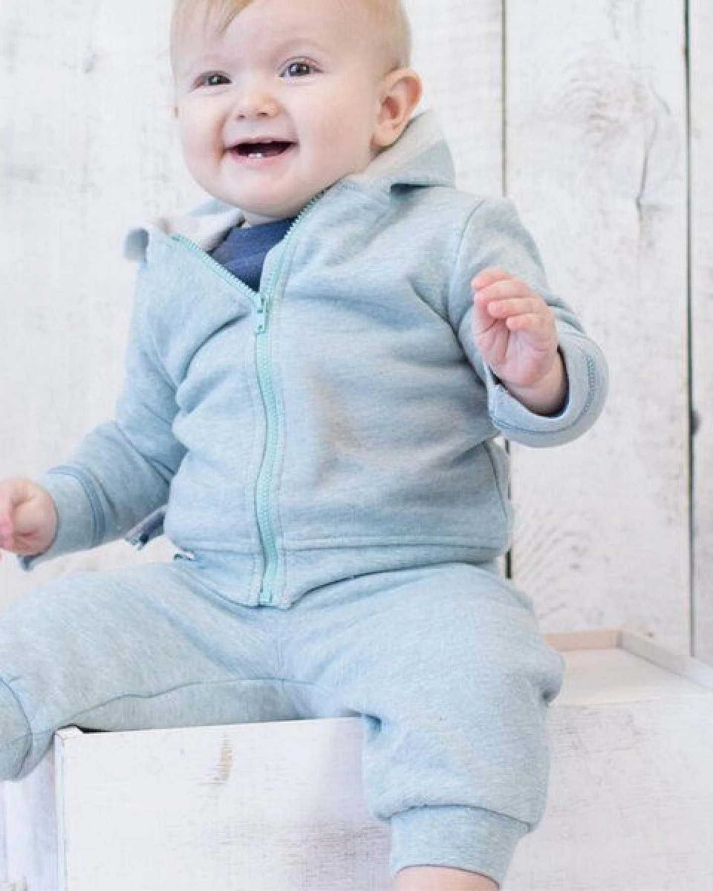 Baby Kapuzenjacke 'OrganicEra' aus Bio-Baumwolle – Ansicht 4