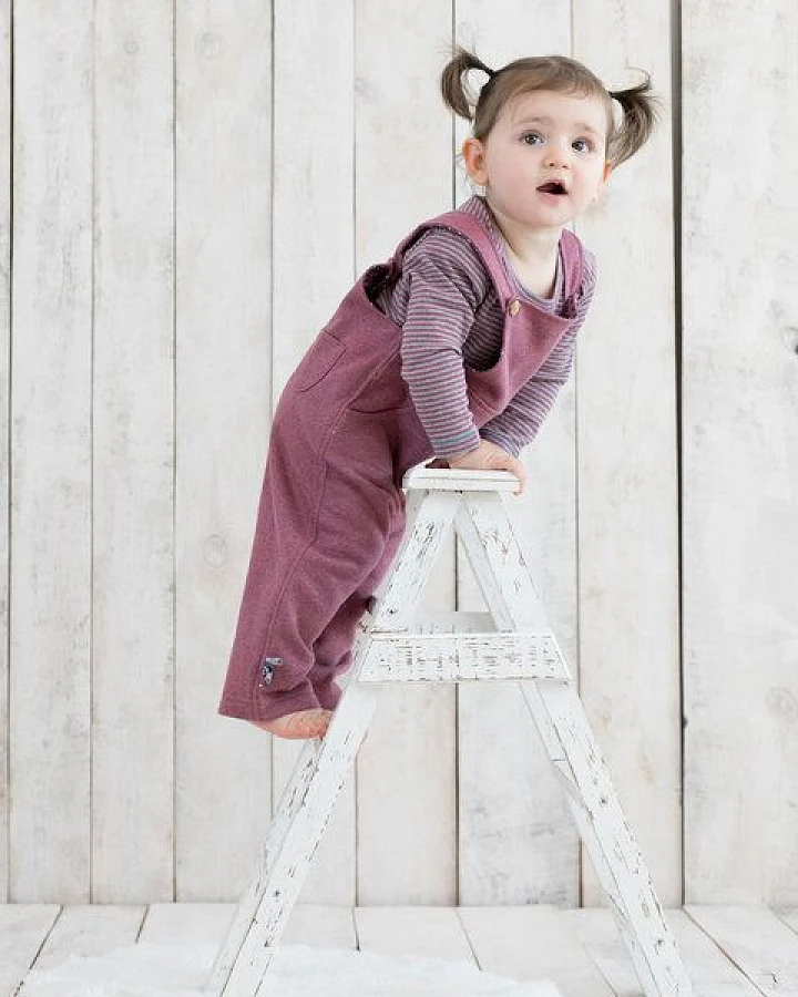 Baby-Latzhose Unisex 'OrganicEra' aus Bio-Baumwolle