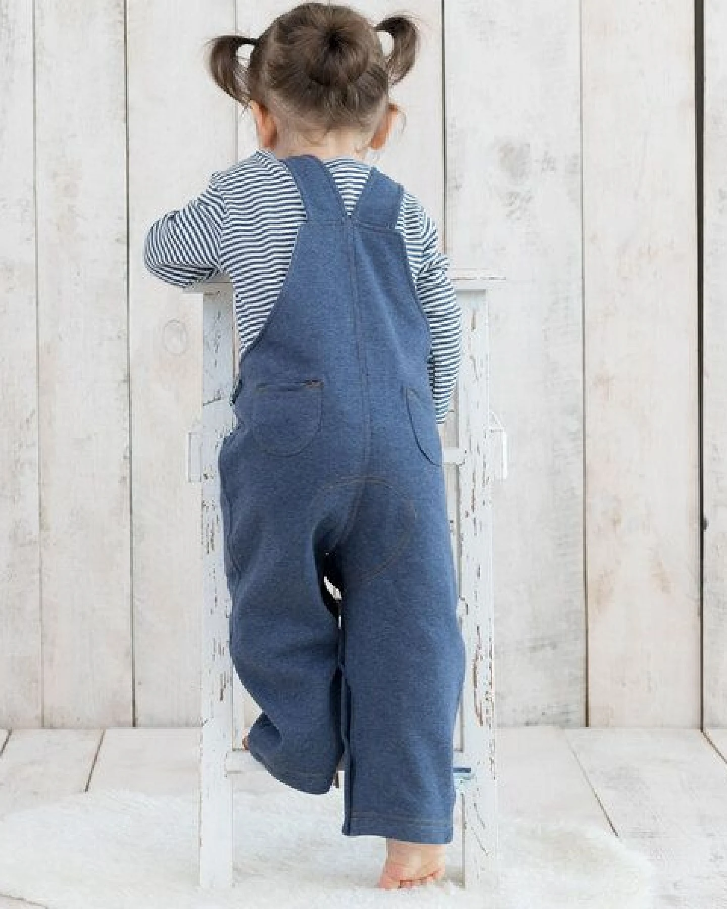 Baby-Latzhose Unisex 'OrganicEra' aus Bio-Baumwolle – Ansicht 4
